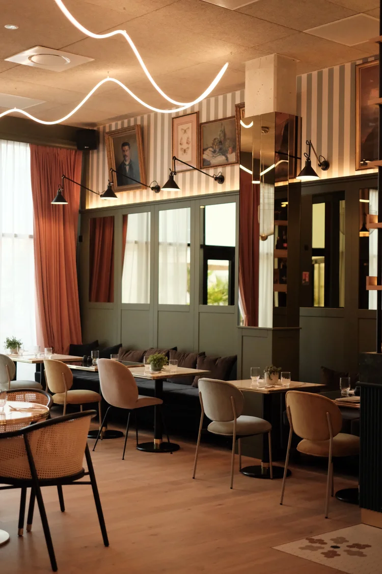 SQUARE LODGE HOTEL 4**** HANDWRITTEN COLLECTION LA ROCHE SUR YON — Wunder