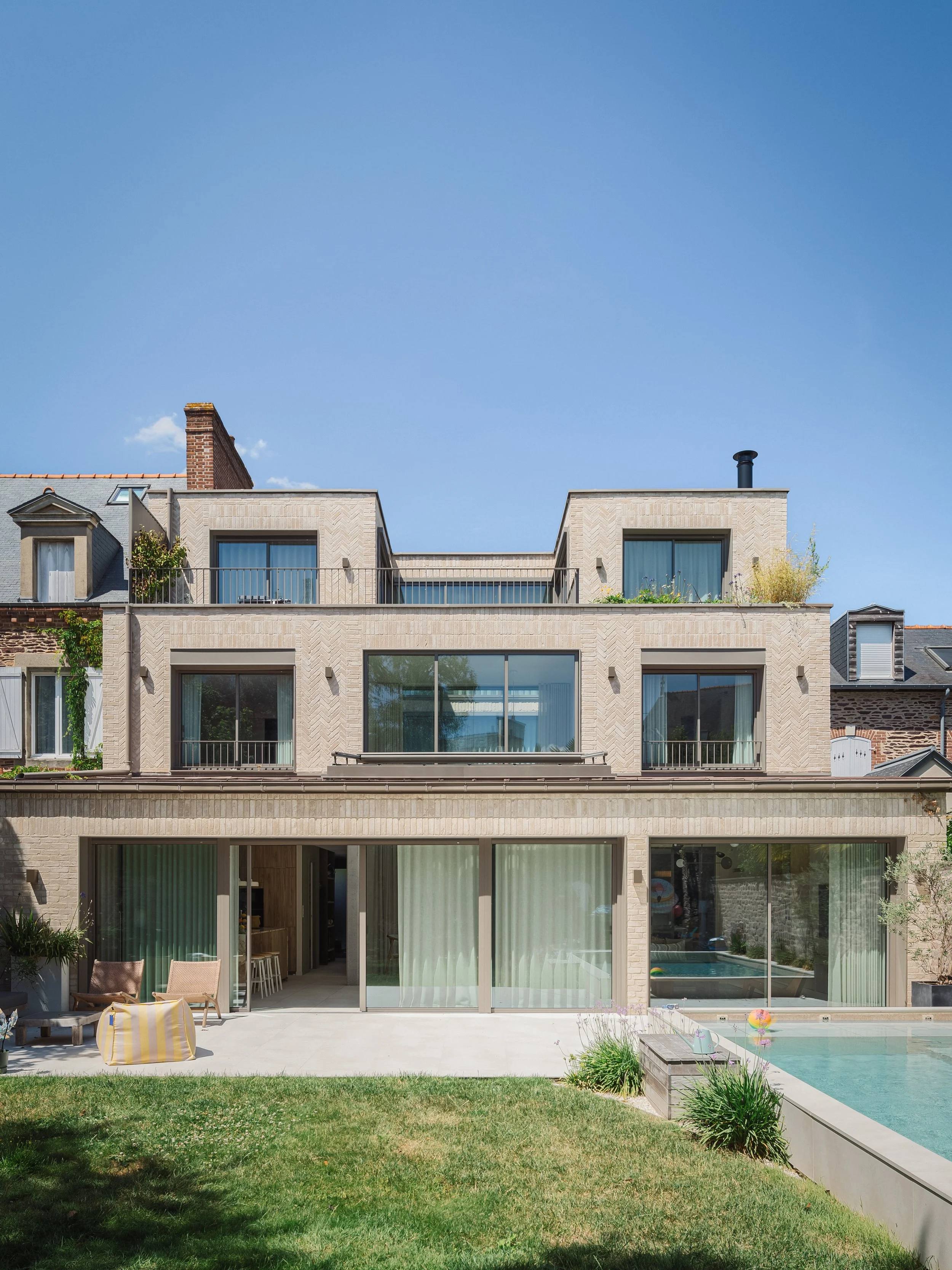 MAISON L.