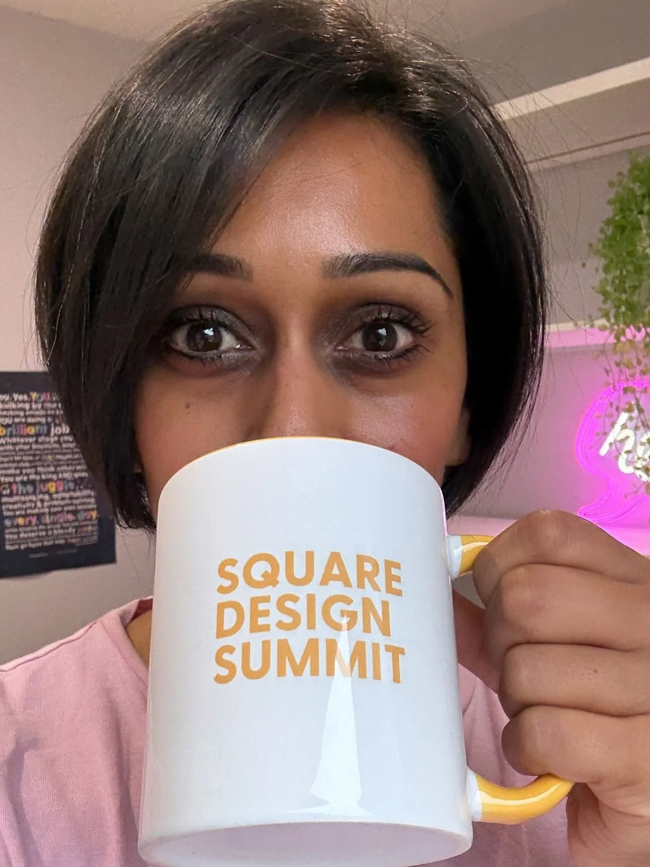Doing my best @sarablakely impersonation with my new Square Design Summit mug from the wonderful @katescottco! - thank you❤️🤩

Also&hellip; this is your reminder that Day 2 of the summit goes live today! (10am EST and 15:00 UK time)

In my session, 