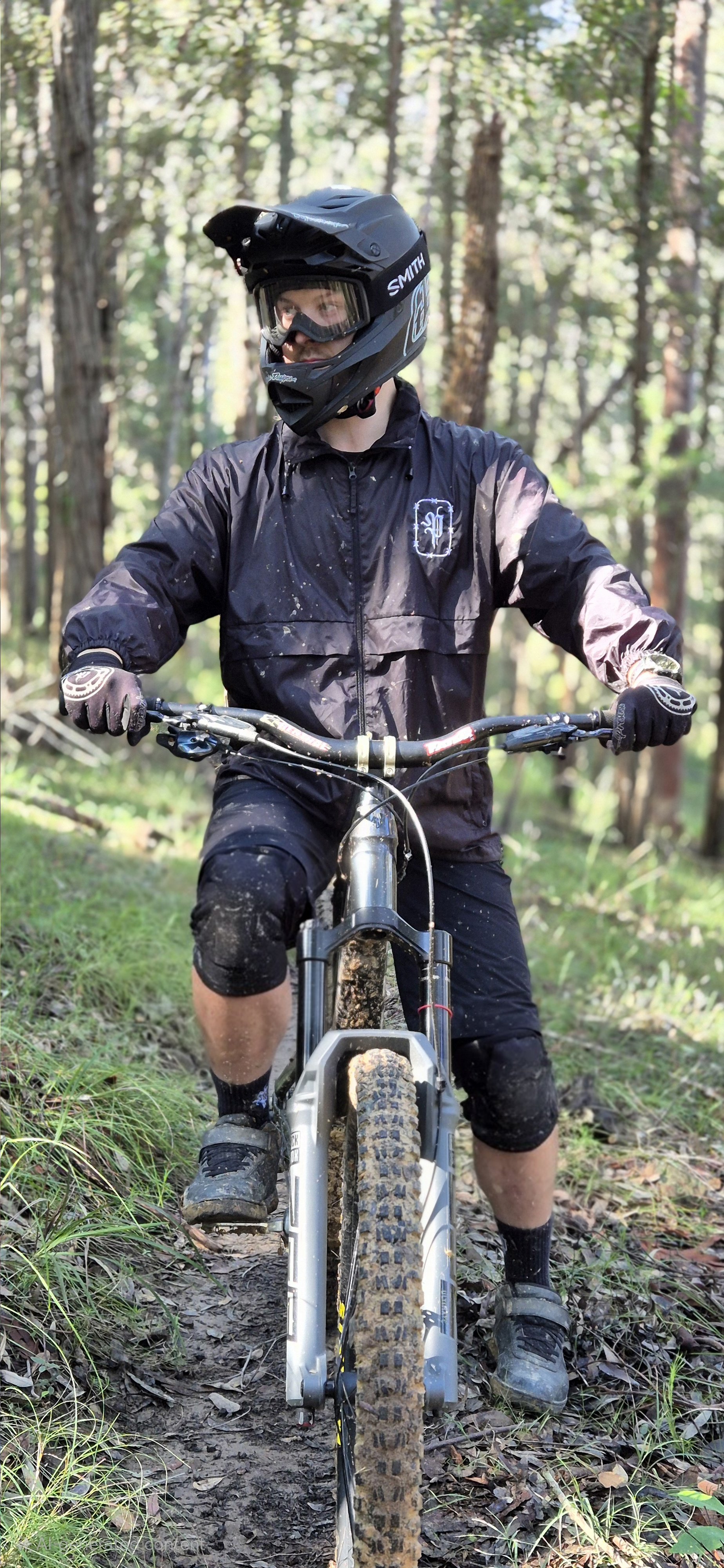 Unisex Uncaged windbreaker.