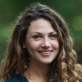 Headshot of Anna Newton-Levinson