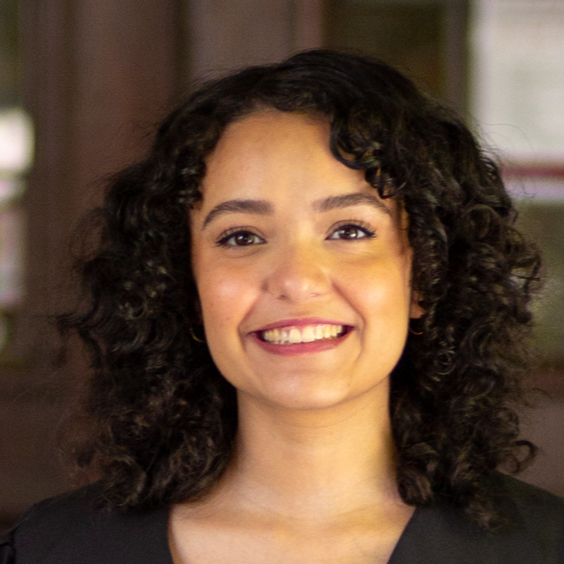 Headshot of Ileana López-Martínez