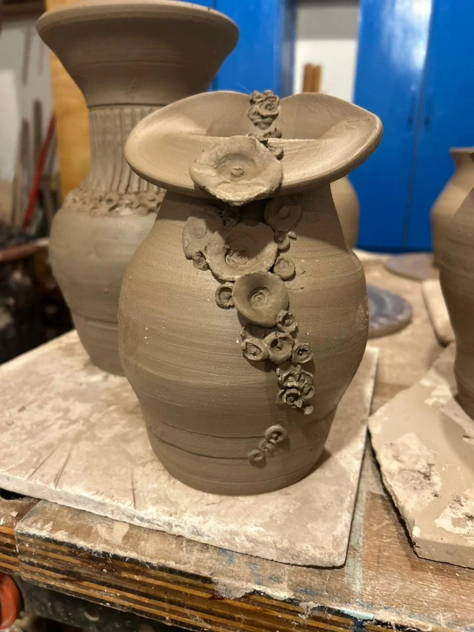A Vase In Relief : Pottery Decorating Workshop