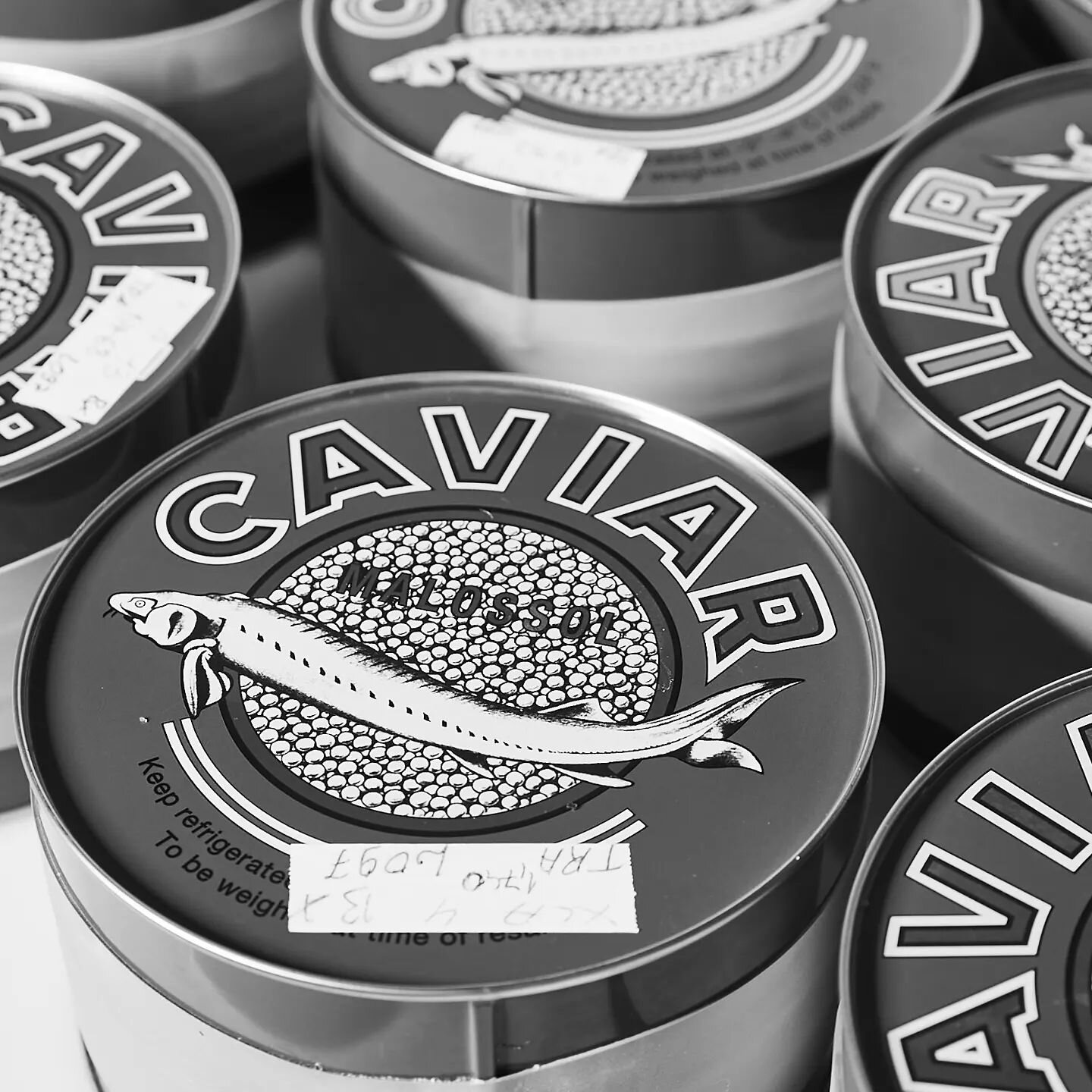 INGEN GRUND TIL BOYCOT AF CAVIAR!

Her den sidste uges tid har jeg set restauranter blive opfordret til, at tage caviaren af menuen i den tro, at caviaren er produceret i Rusland. Og i g&aring;r blev jeg s&aring; ringet op af en journalist fra en lan