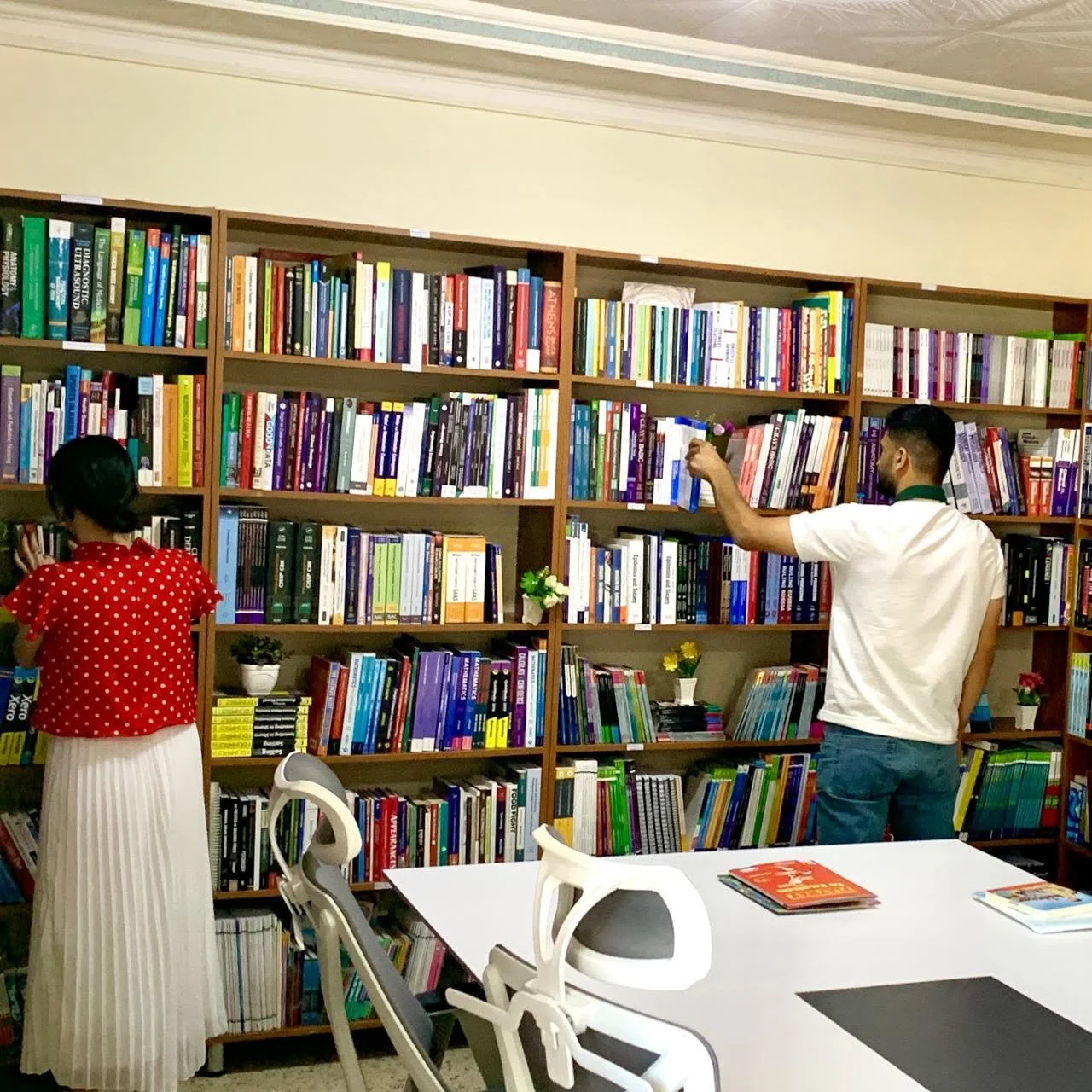 Sinjar Academy Library Supports Rojna Private Kindergarten with Children's Books