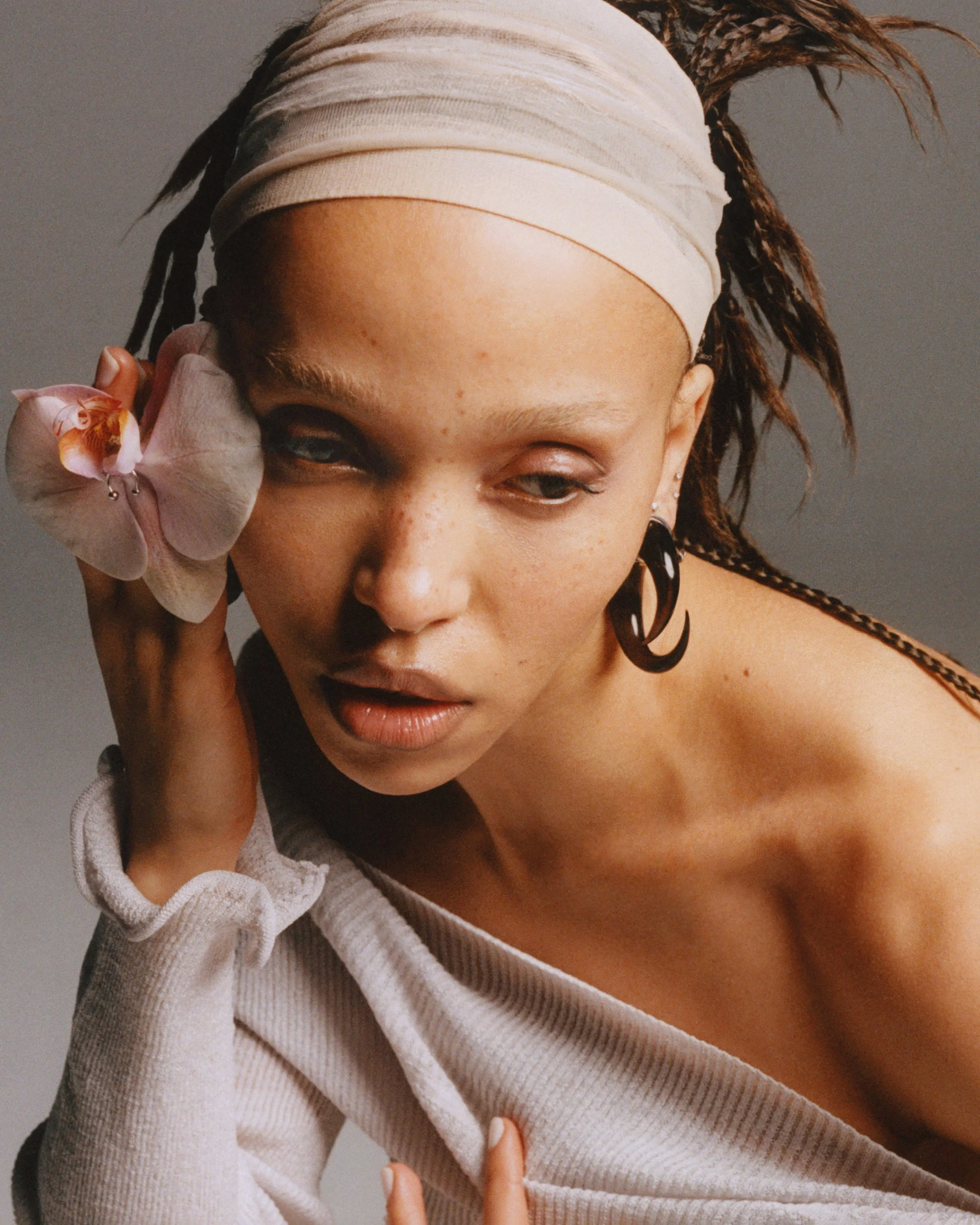 Kiska_lab_Abyss_ear_cuff_look_elle_uk.jpg