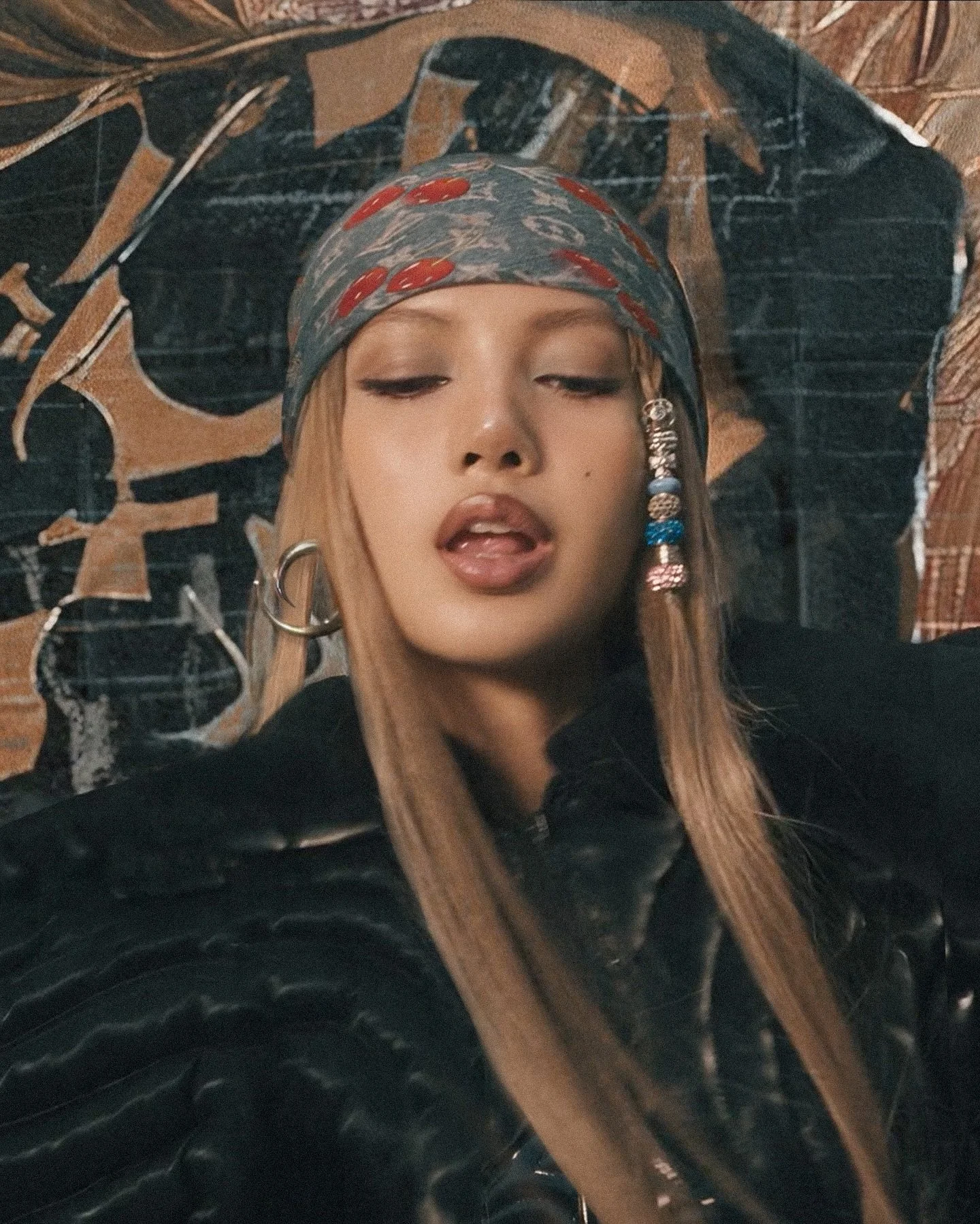 @lalalalisa_m wears our Rogue Earring and Aurora Ear Cuff in @blackpinkofficial Jump music video styled by the great @ahardstyle 🗡️ Special thanks to @perirosenzweig and @nickroyal for including us in this project🖤