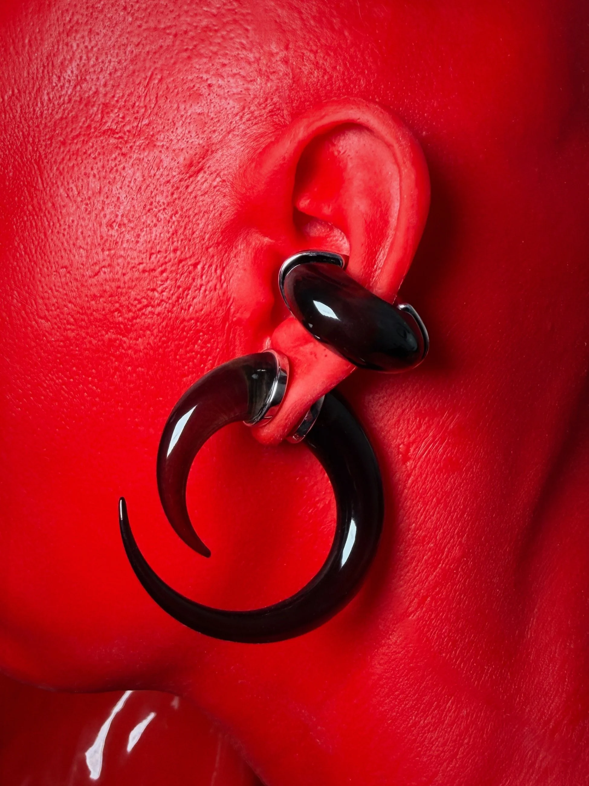 Kiska_lab_Armada_earring_Abyss_cuff_look_red.JPG