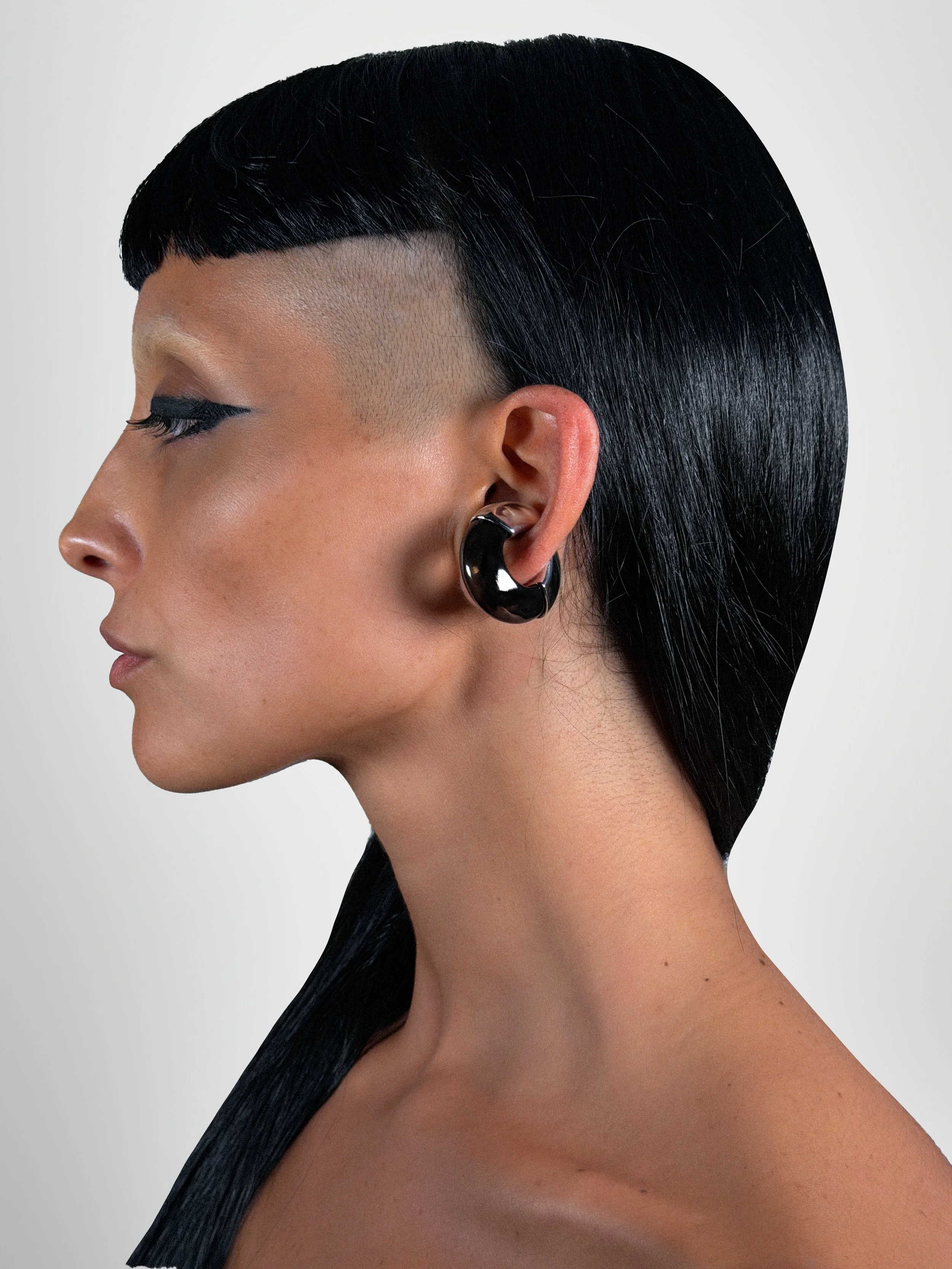 Kiska_lab_Abyss_ear_cuff_look.jpg