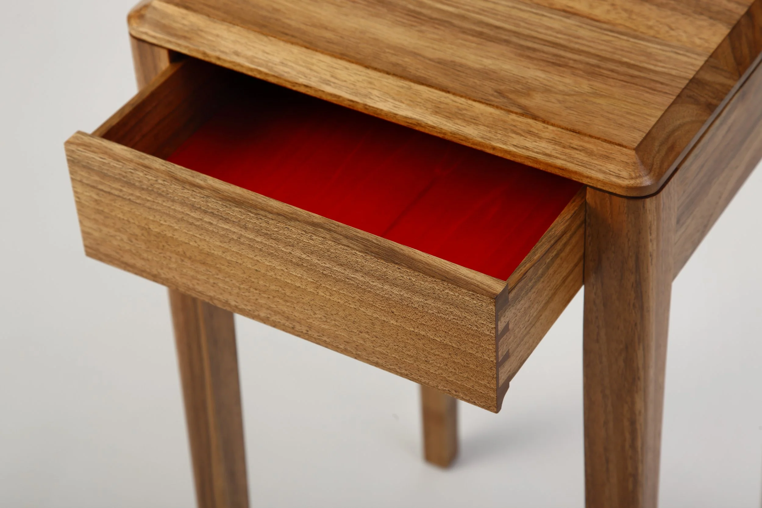 Barnes Table010.jpg