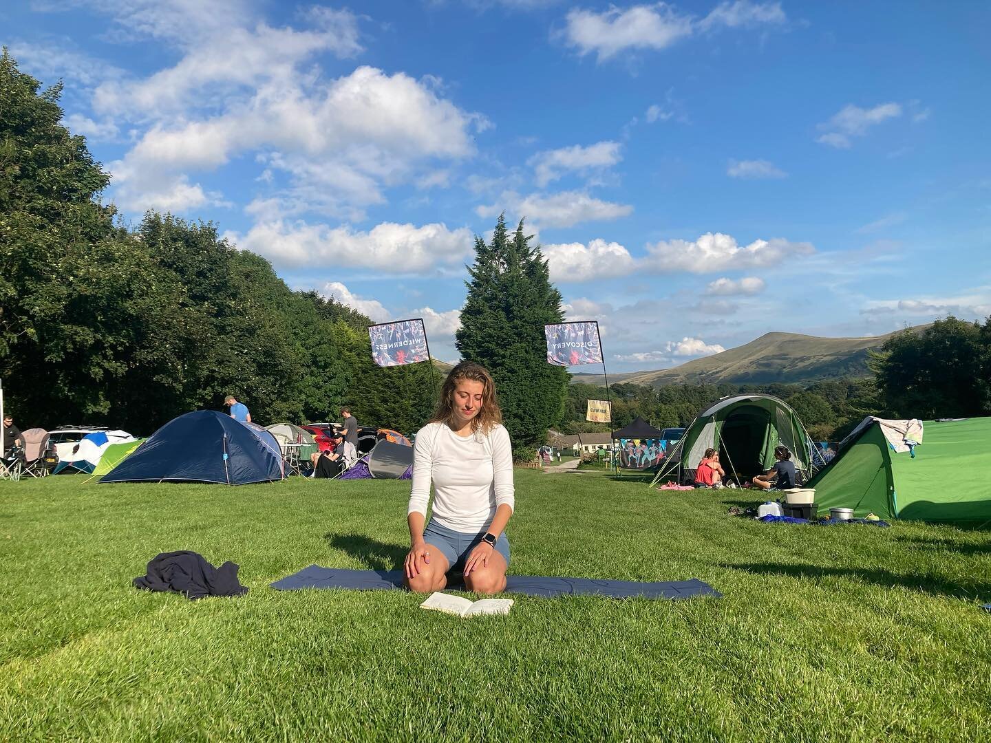 I had a brilliant weekend in Edale teaching yoga to the lovely runners at @lovetrailsfestival and joining them on some epic trail runs 🧘🏽&zwj;♀️🏃🏽&zwj;♀️⛰