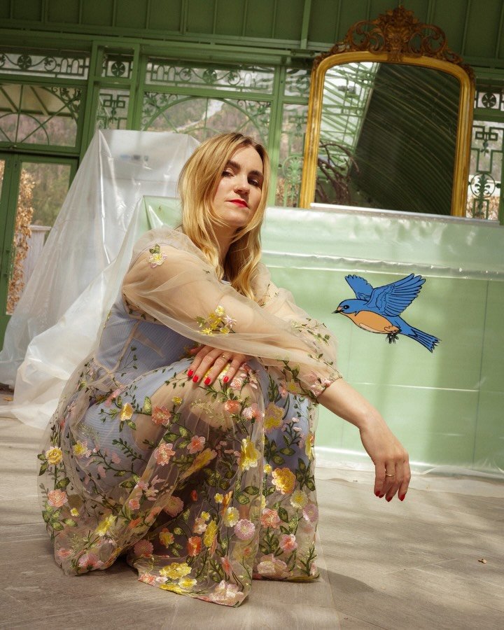 NEW MERCH ALERT🩵
You can now purchase the vinyl or the lyrics poster or the round sticker on my website now! Perfect Christmas gift for your indie folk loving girlfriend or artsy aunt or banjo fan uncle!🤭 or whoever you think will like poetic indie