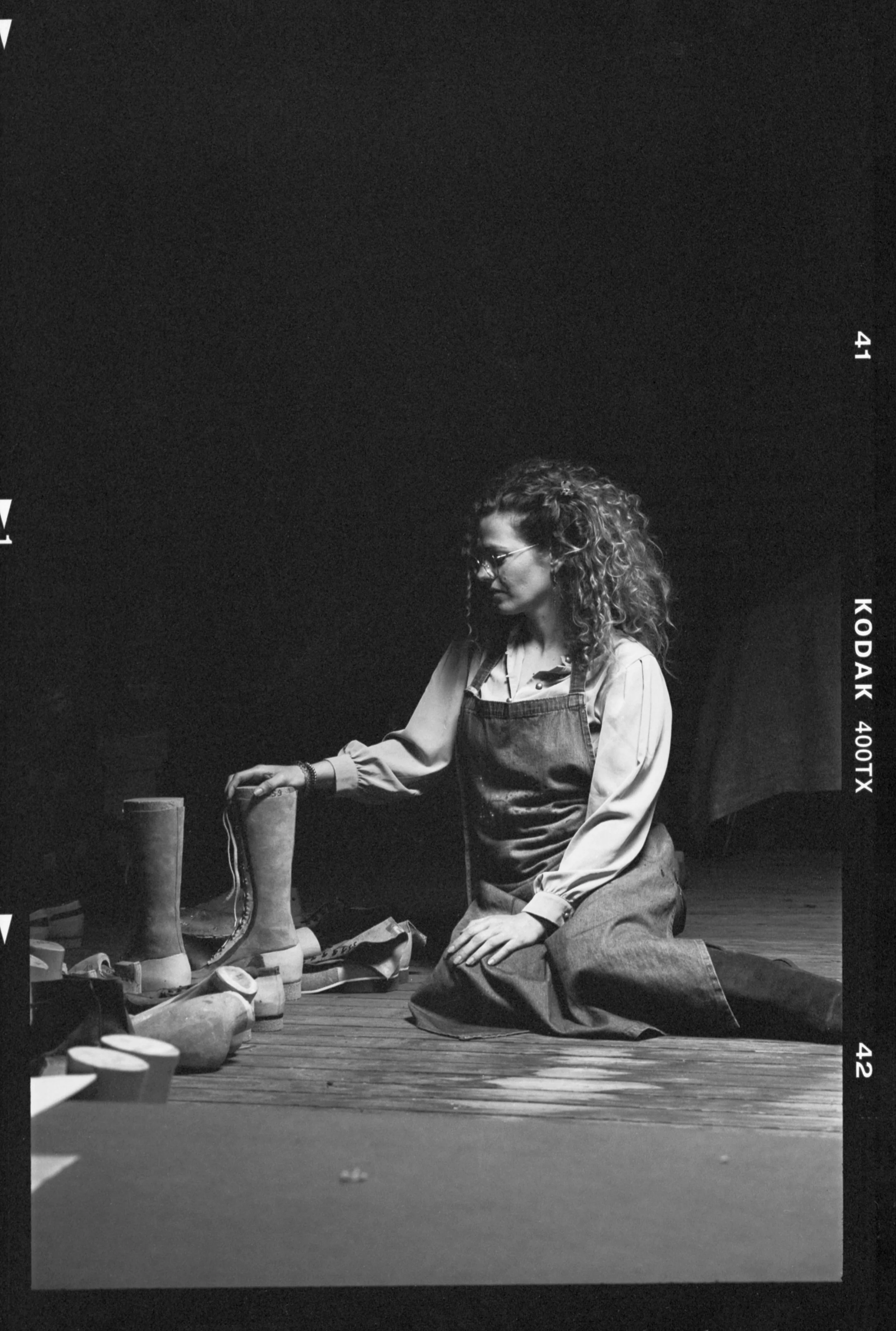 Carien Frijn - orthopedisch schoenmaker - Mamiya RB67 - Sekor C 180mm - Kodak Tri-X 400 1.jpg