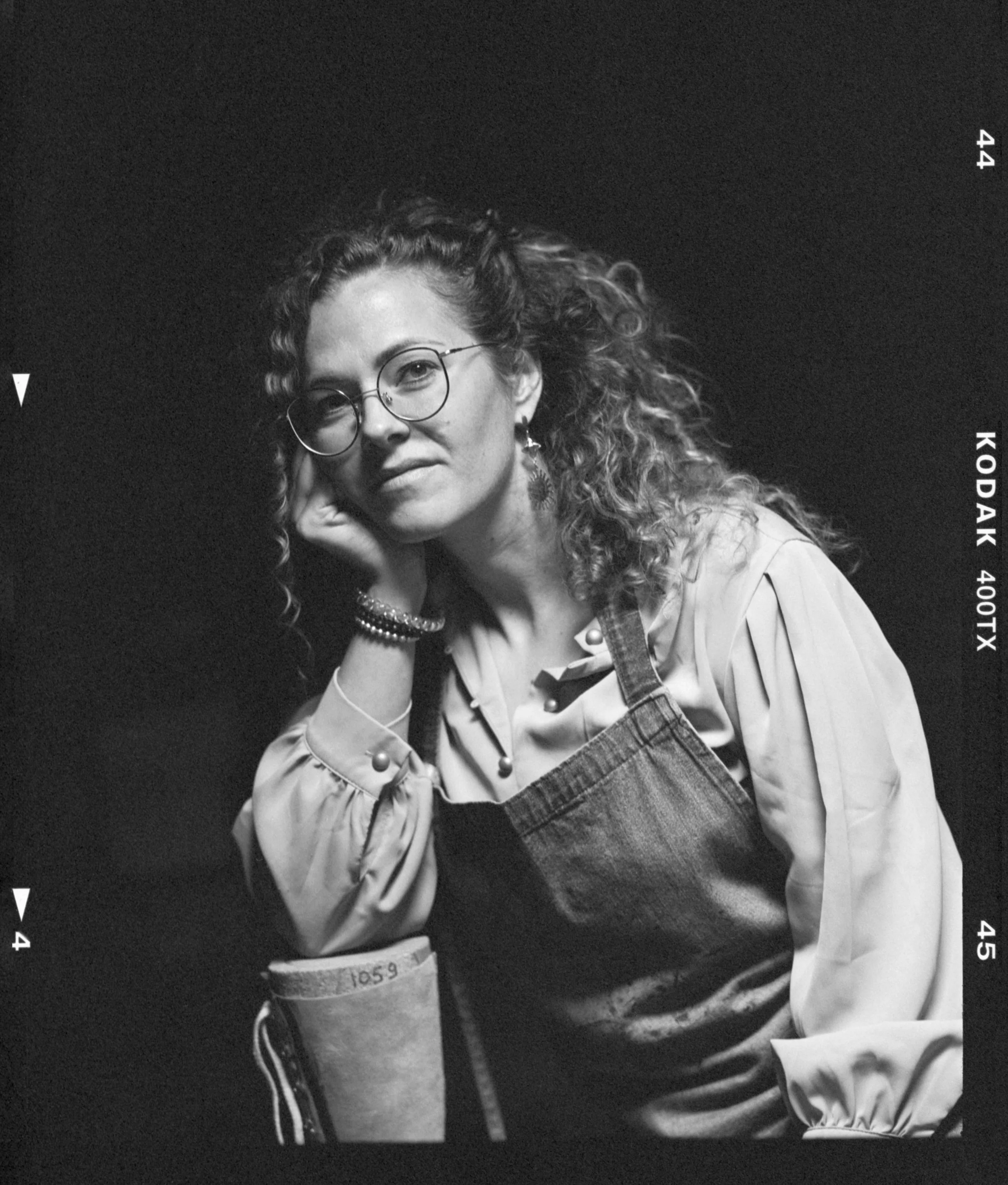 Carien Frijn - orthopedisch schoenmaker - Mamiya RB67 - Sekor C 180mm - Kodak Tri-X 400 3.jpg