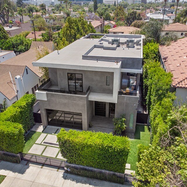 SOLD 🚩 Newer Construction 5 bed 5 bath 3,840 sf sold at $3,850,000

#sold #luxuryhouse #laagent #topagent #thepartnersre