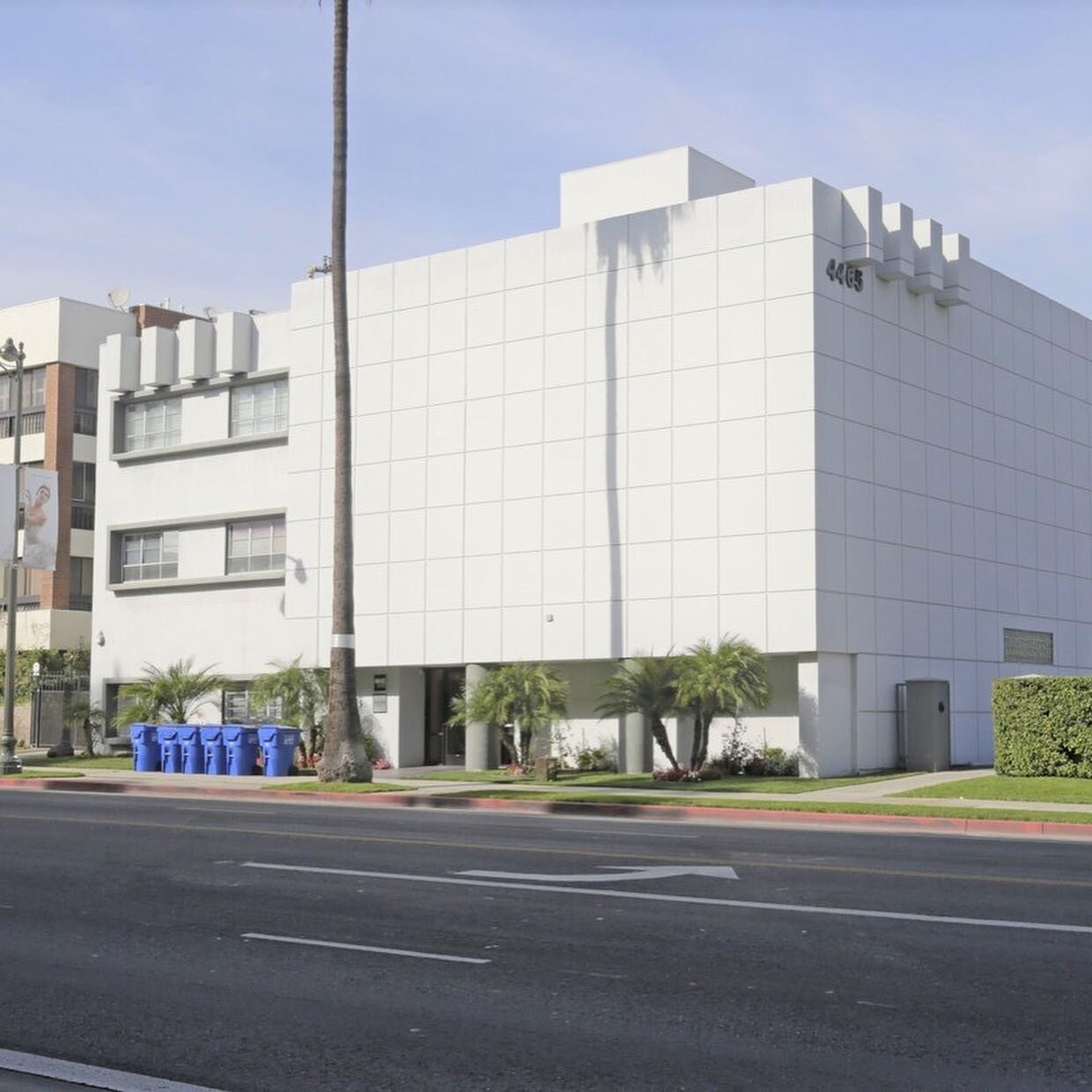 For Lease 🚩Fully Remolded 12,000sf Office Space on Wilshire Blvd.
Asking $2.95/sf MG. Plenty of Ground Parking Spaces. Great Location in Hancock Park near Koreatown ☎️213-703-6486

#officelease #laagent #topagent #commercialagent #commercialbroker