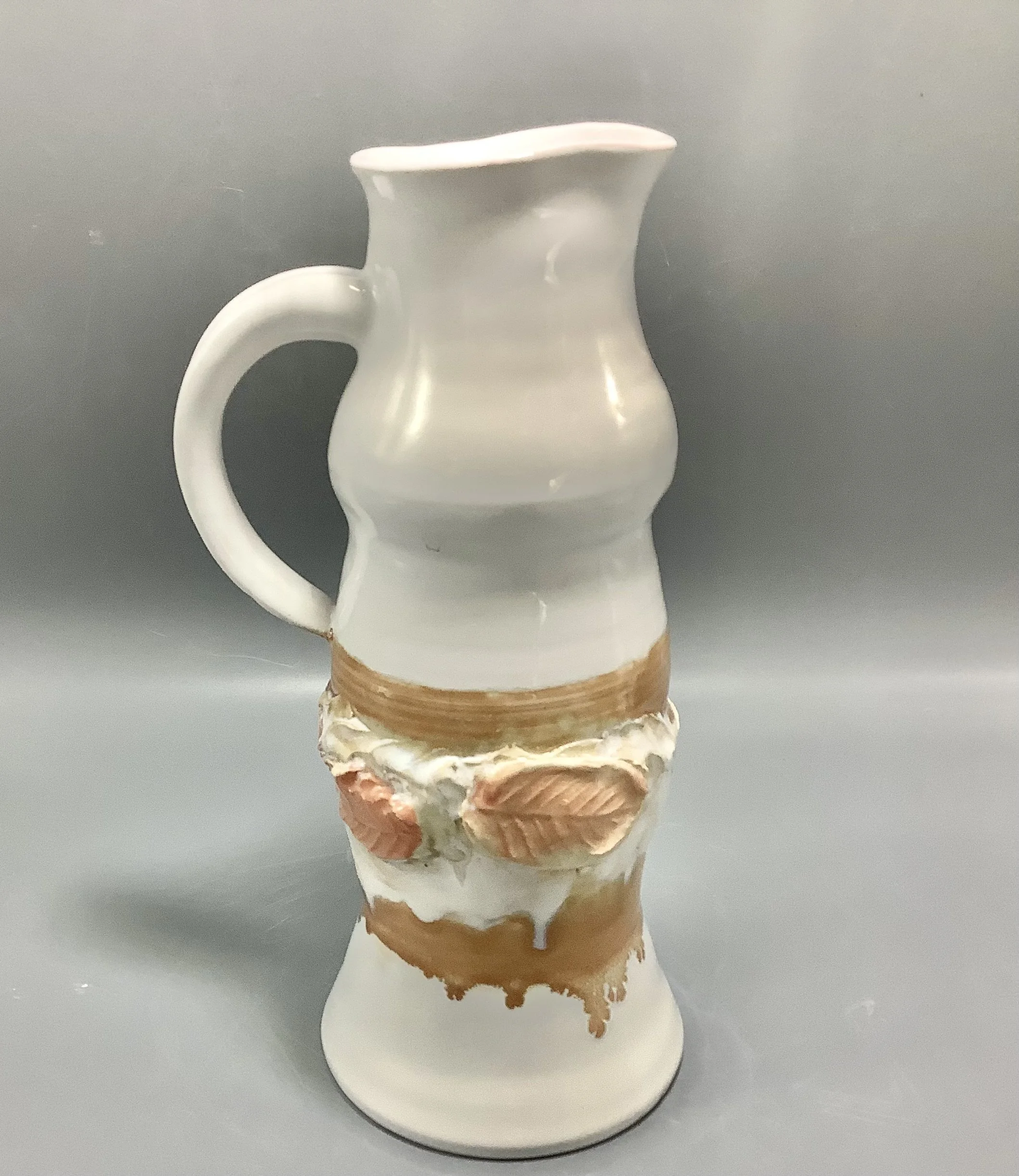 Newcombe, Vase with leaves, clay, 10.5x5x5.jpg