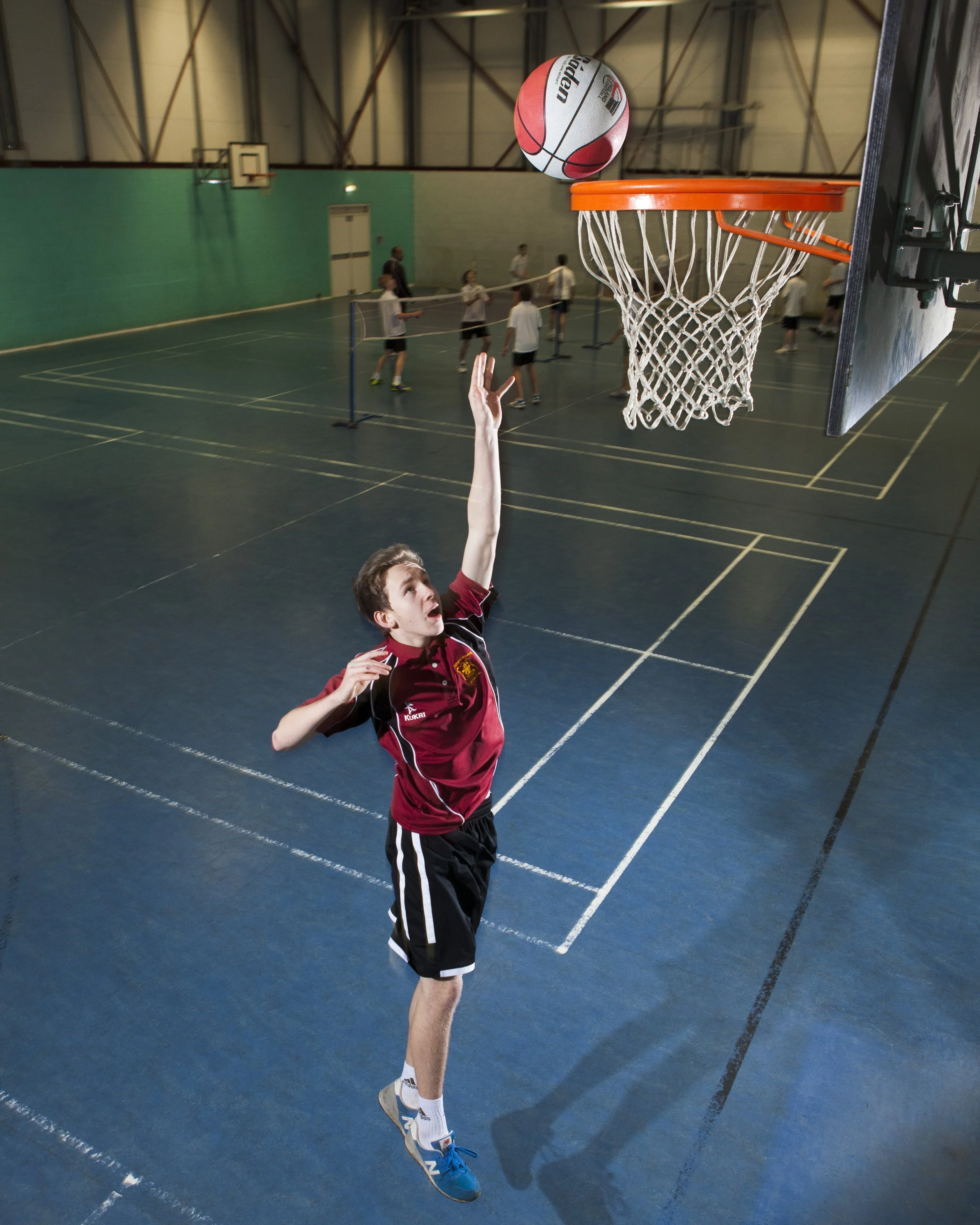 teenage-boy-playing-basket-ball-at-school-by-alexander-caminada-photography-13836-028.jpg