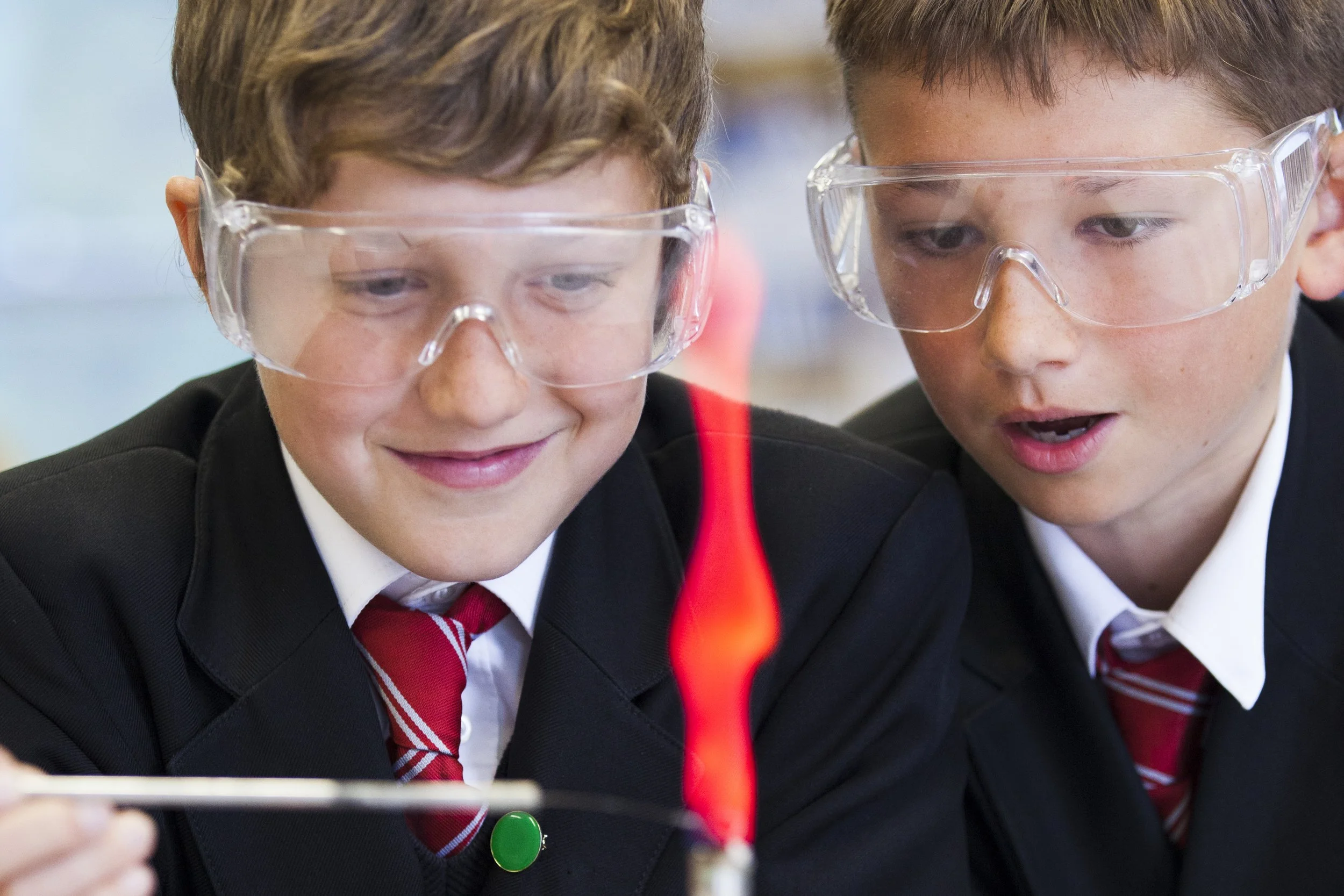 two-boys-during-a-science-lesson-by-alexander-caminada-photography-13603-028.jpg