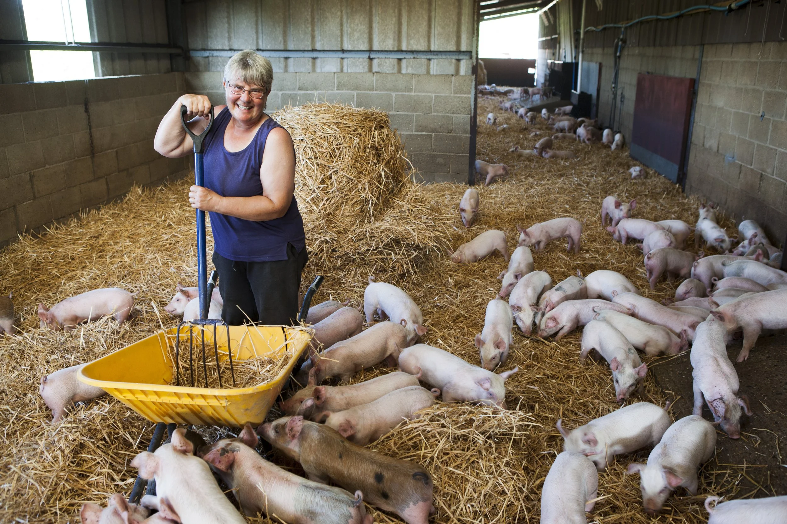 editorial-portrait-of-woman-pig-farmer-with-piglets-for-client-rspca-assured-by-alexander-caminada-photography-13912-067.jpg