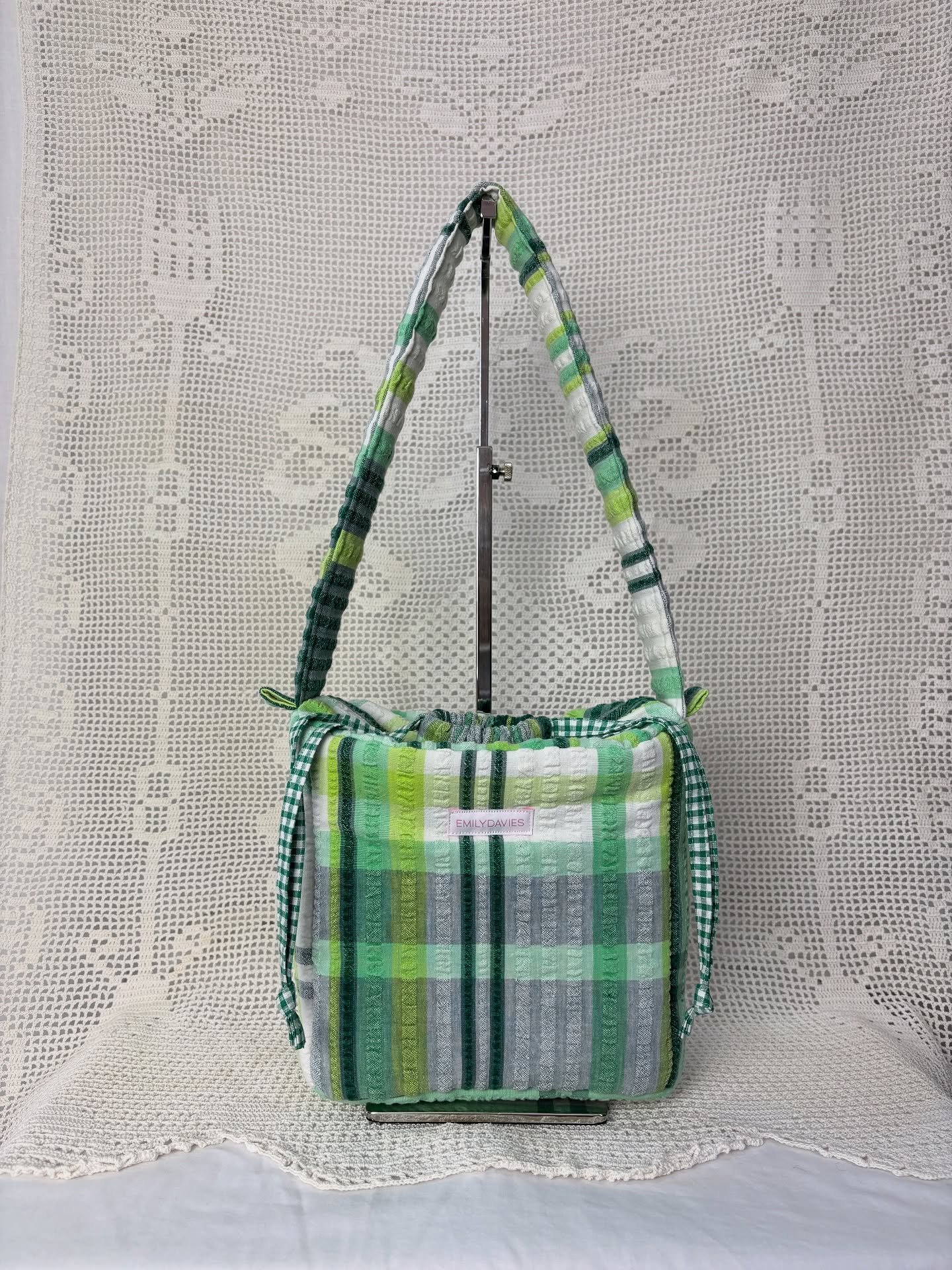 Clover 🍀 and Daffodil 💛

Both one of a kind, made from Vintage repurposed cotton seersucker. Available online now emdaviesshop.com 🧺