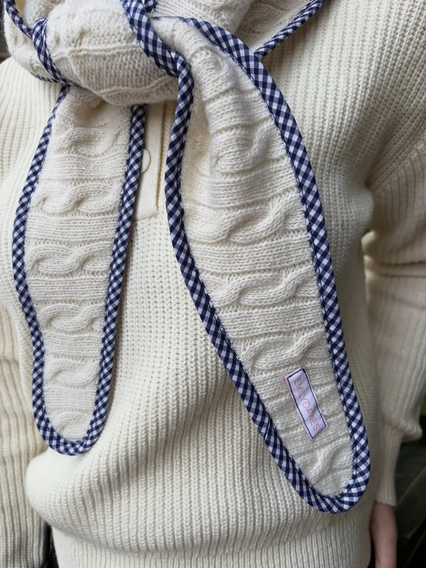 🚨New product alert🚨 

The Alexa Scarf, named after the iconic Alexa Chung and a new product at Emily Davies Shop! I wanted a winter piece with the same vibe as the little crochet bandanas I love to wear in summer, but warmer and more versatile. So 