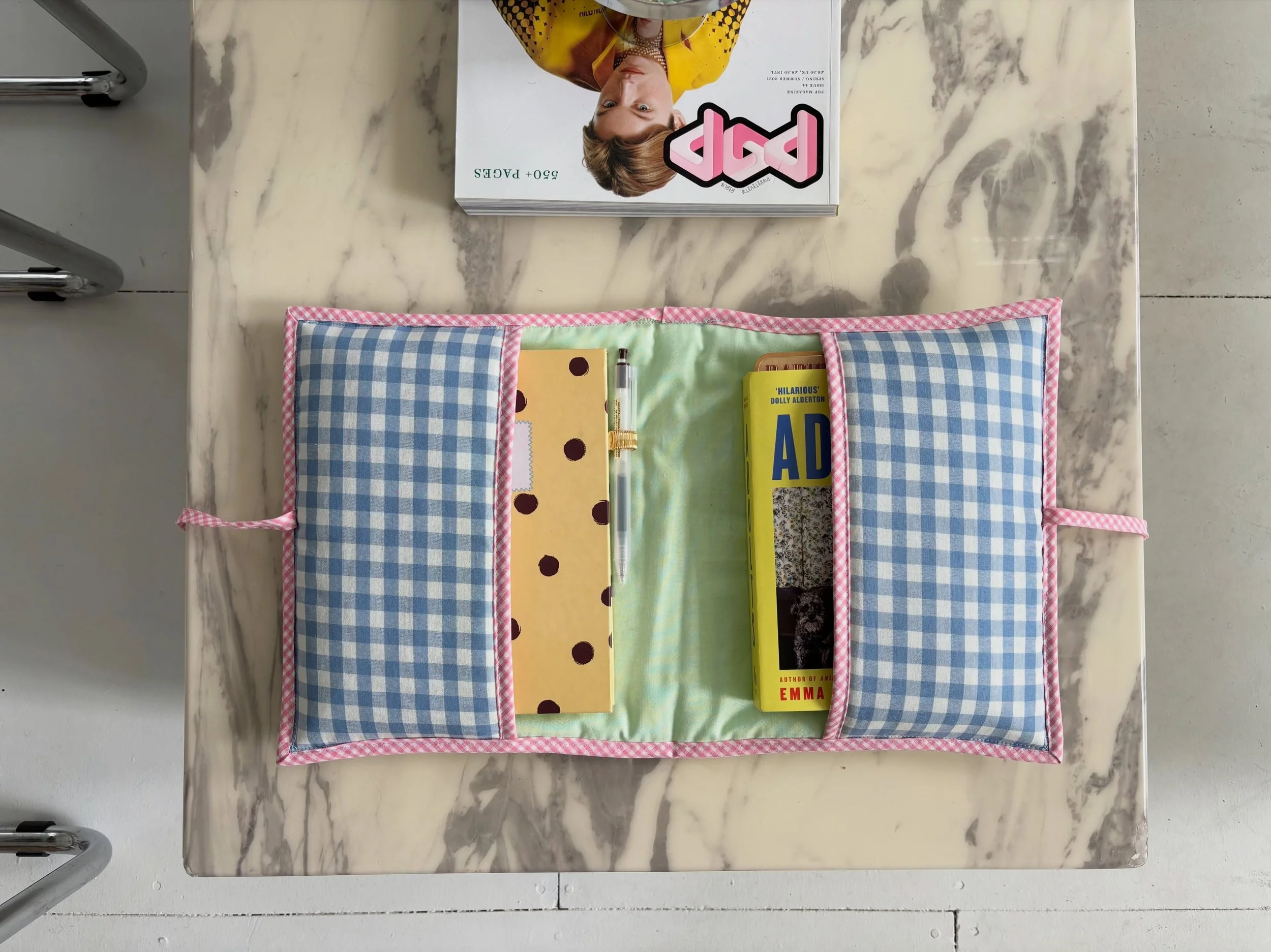 New Book Pouches coming to @saladdaysmarketlondon at the end of this month (27th June) 🤓

Each one is unique! They have 2 compartments inside so you can slot any notebook/journal/reading book and other bits and bobs. Safely secured with a bow 🎀

Ke
