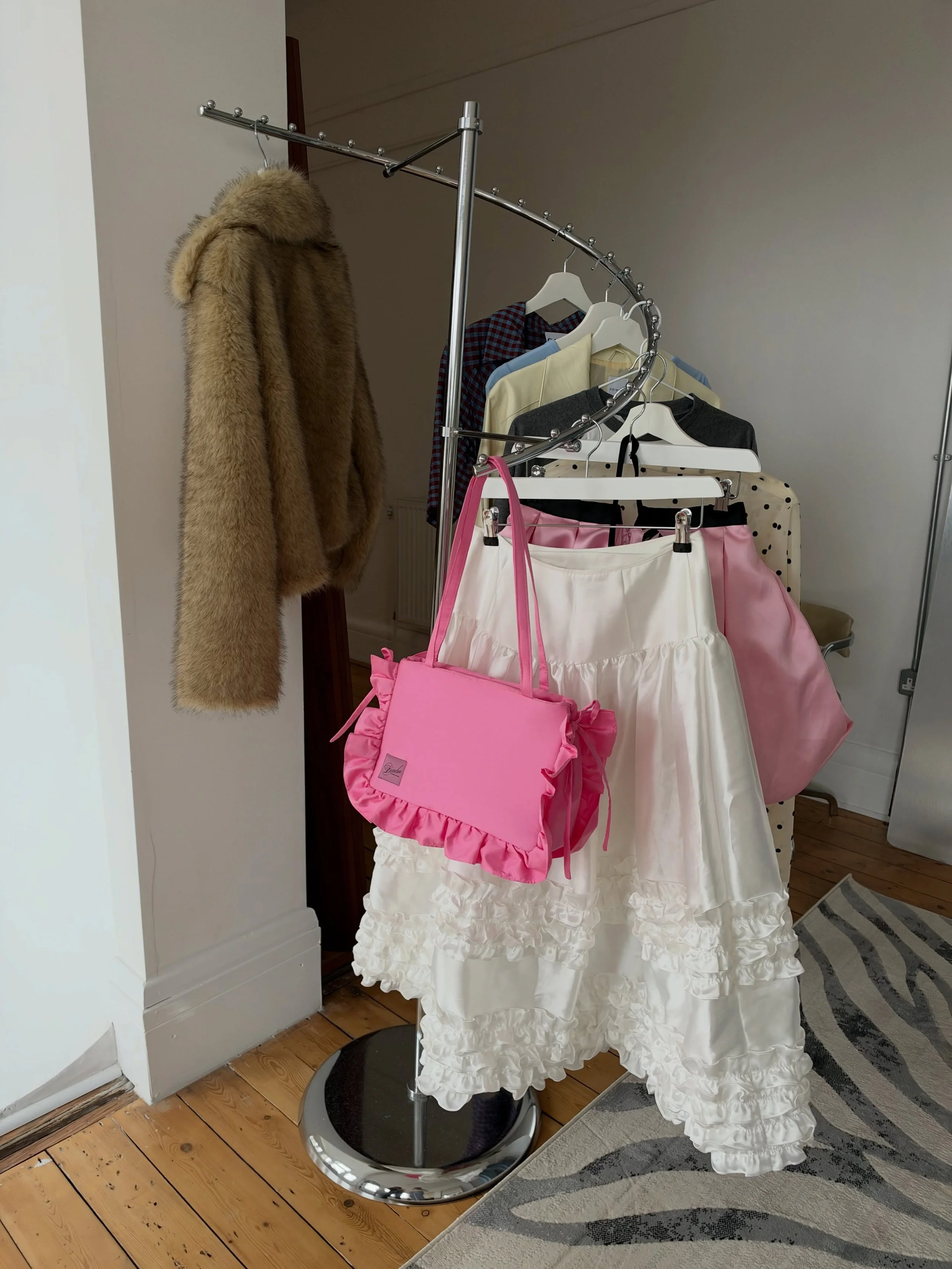 Behind the scenes shooting some of the new A/W Collection 💞

Days like this are sooooo fun and I want to do them more often! Love having my vision come to life. The concept: getting ready to go out but having too much fun trying on outfits you just 