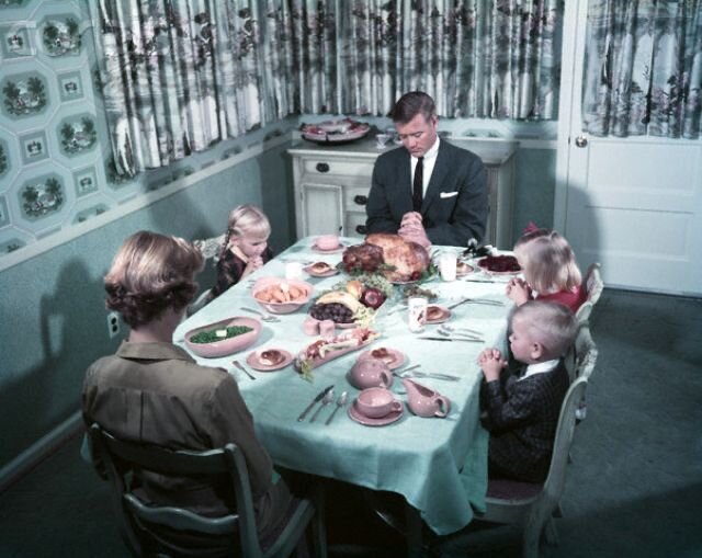 Came for the vintage kitchens, stayed for the vibes! 
I&rsquo;m so thankful for our vintage community 😽 Happy Thanksgiving! 🦃🍁🍽 

Thanksgiving dinner photos from the 1930s through the 1970s

1) 1950s [Getty Images]
2) 1960s [@tribe_xx]
3) 1970s [