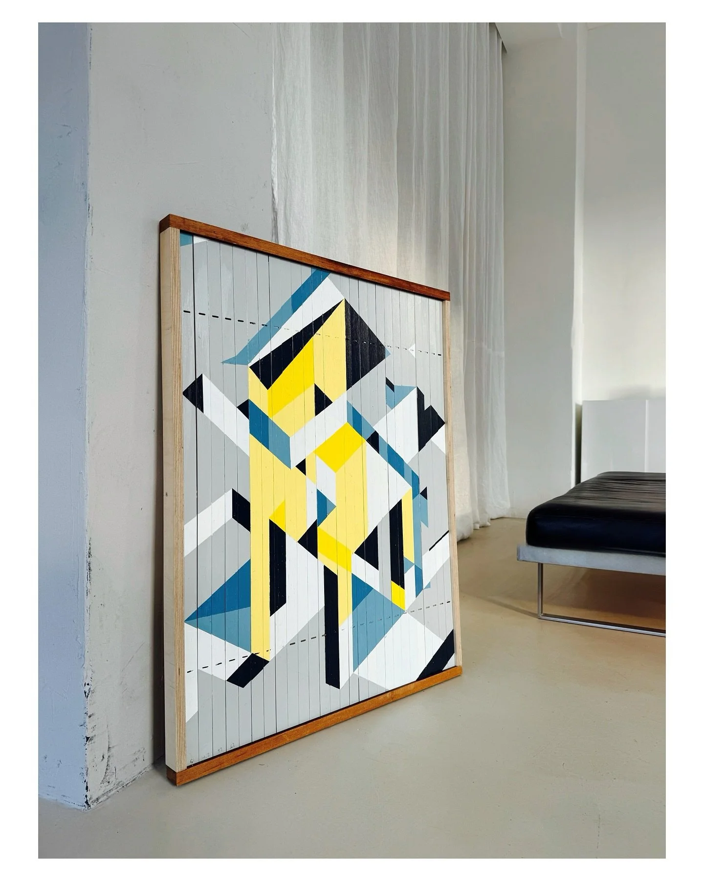 Morgenstund med netop modtaget v&aelig;rk - what&rsquo;s not to like on a beautiful friday in at Happy universe &mdash; Oplev galleriets mange kunstnere og udstillingen H for Happy torsdag 13-18 eller l&oslash;rdag mellem 11-15. 

Smuk fredag!

www.n