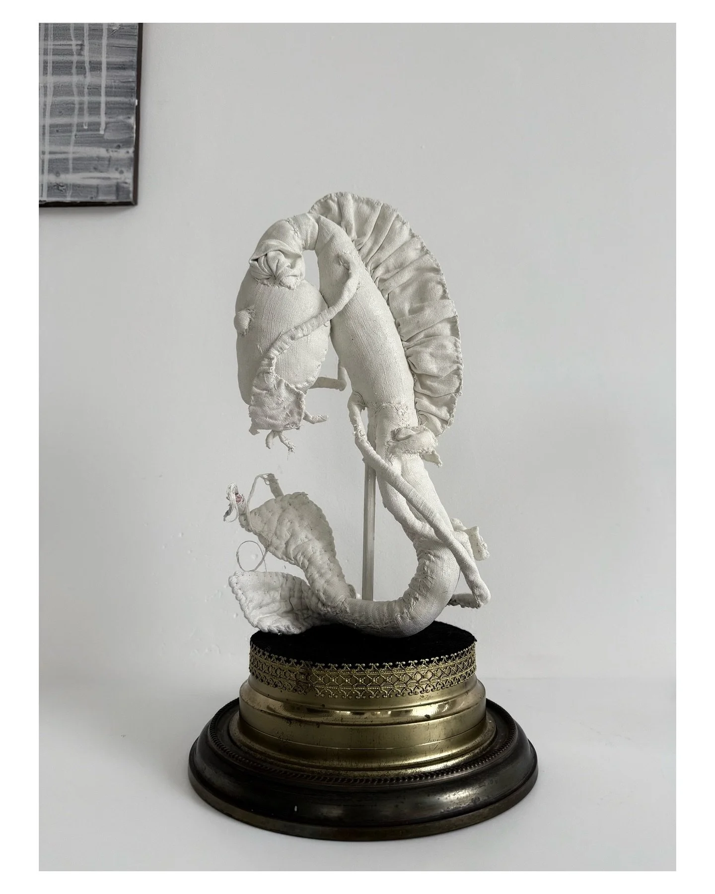 Oplev udstillingen Natura obscura af Frans Peter Valbj&oslash;rn Knudsen.

Udstillingen er en hyldest til materialitet og fornemt h&aring;ndv&aelig;rk i mixed media &ndash; hvor bl&oslash;de og h&aring;rde materialer m&oslash;des, brydes og smyger si