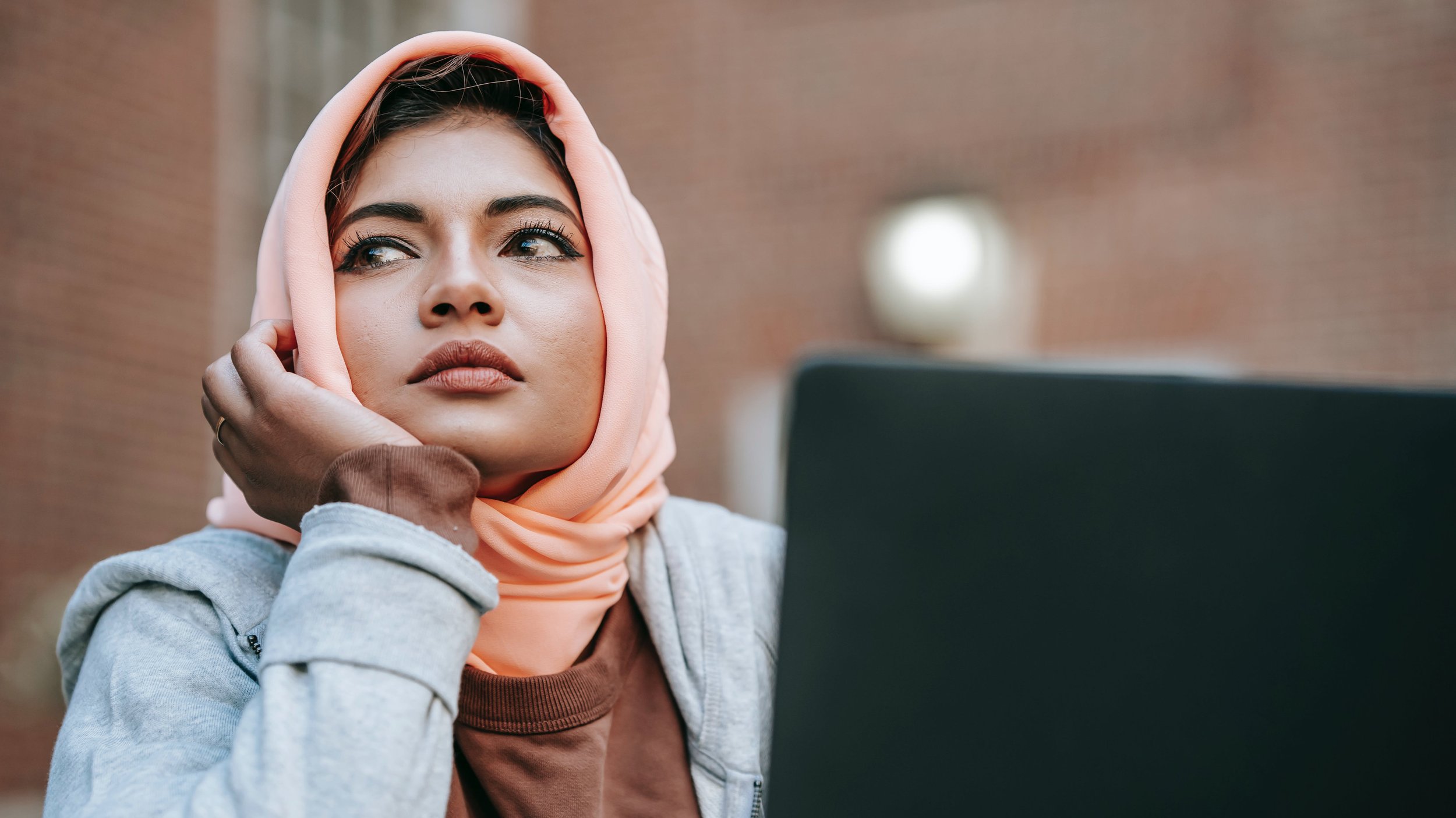 Setting Your Hourly Freelance Rate: 4 Things to Consider