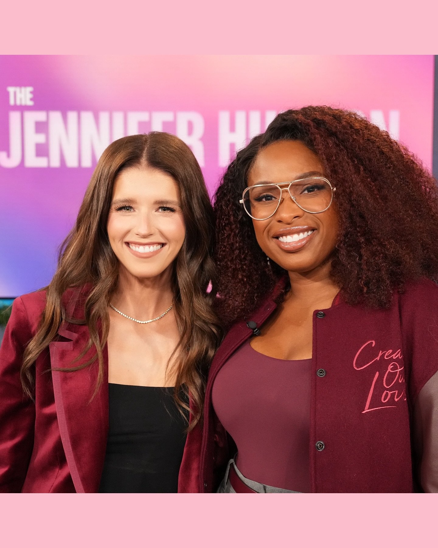 I loved this interview for many reasons and the top one being the Christmas tree I spotted upon arrival! Thank you for having me @jenniferhudsonshow, to chat all things Kat and Brandy. This is the kind of holiday spirit every studio needs 🎄✨