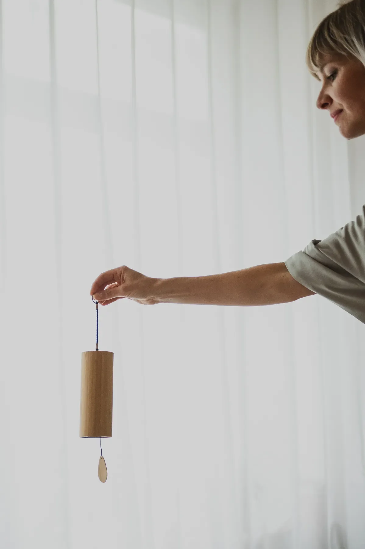Ein Koshi wird beim Mini Retreat zur Entspannung im Yoga Studio genutzt