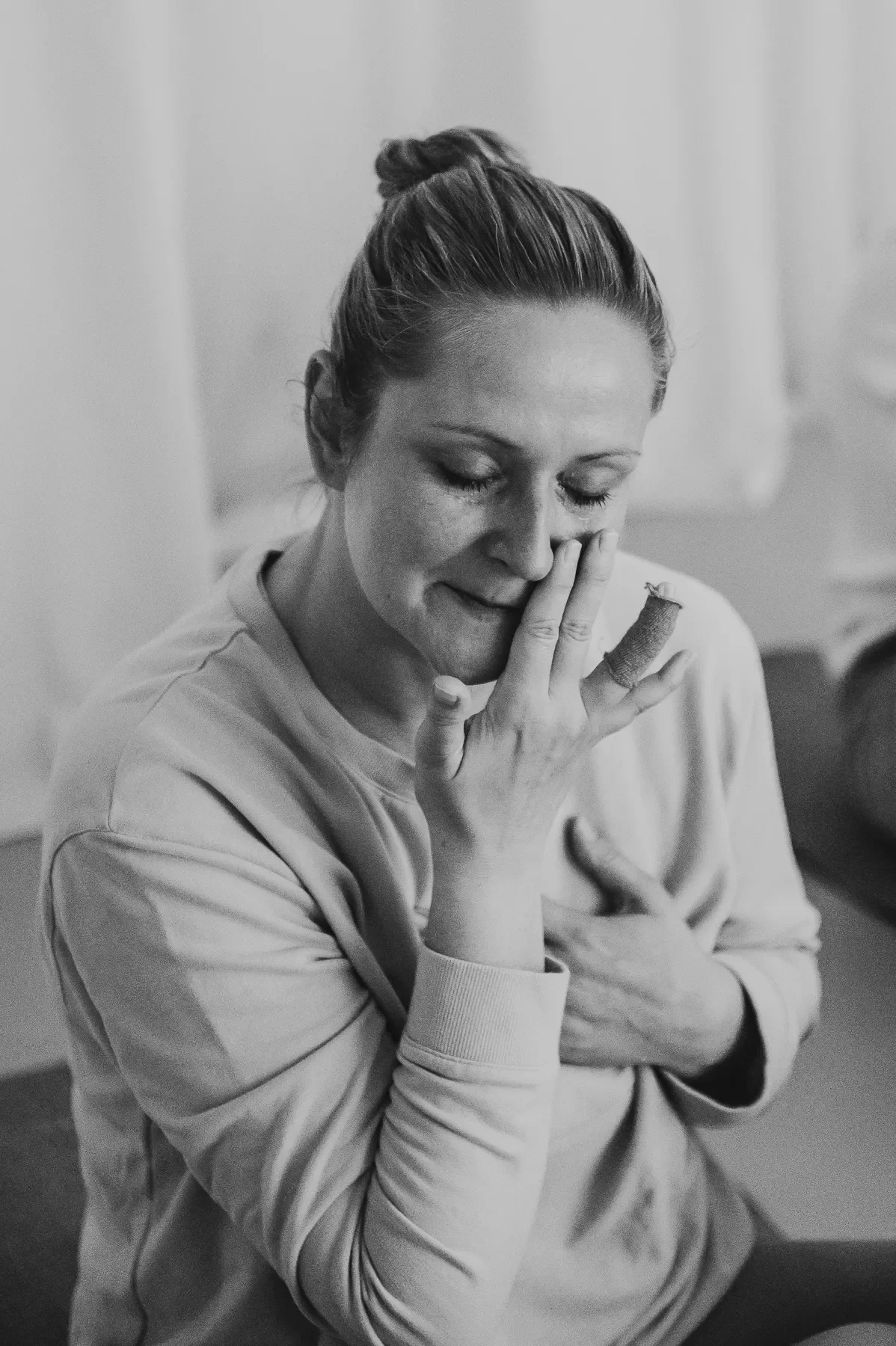 Mama ist zu Tränen gerührt vom Mama-Kind Mini Retreat in Berlin