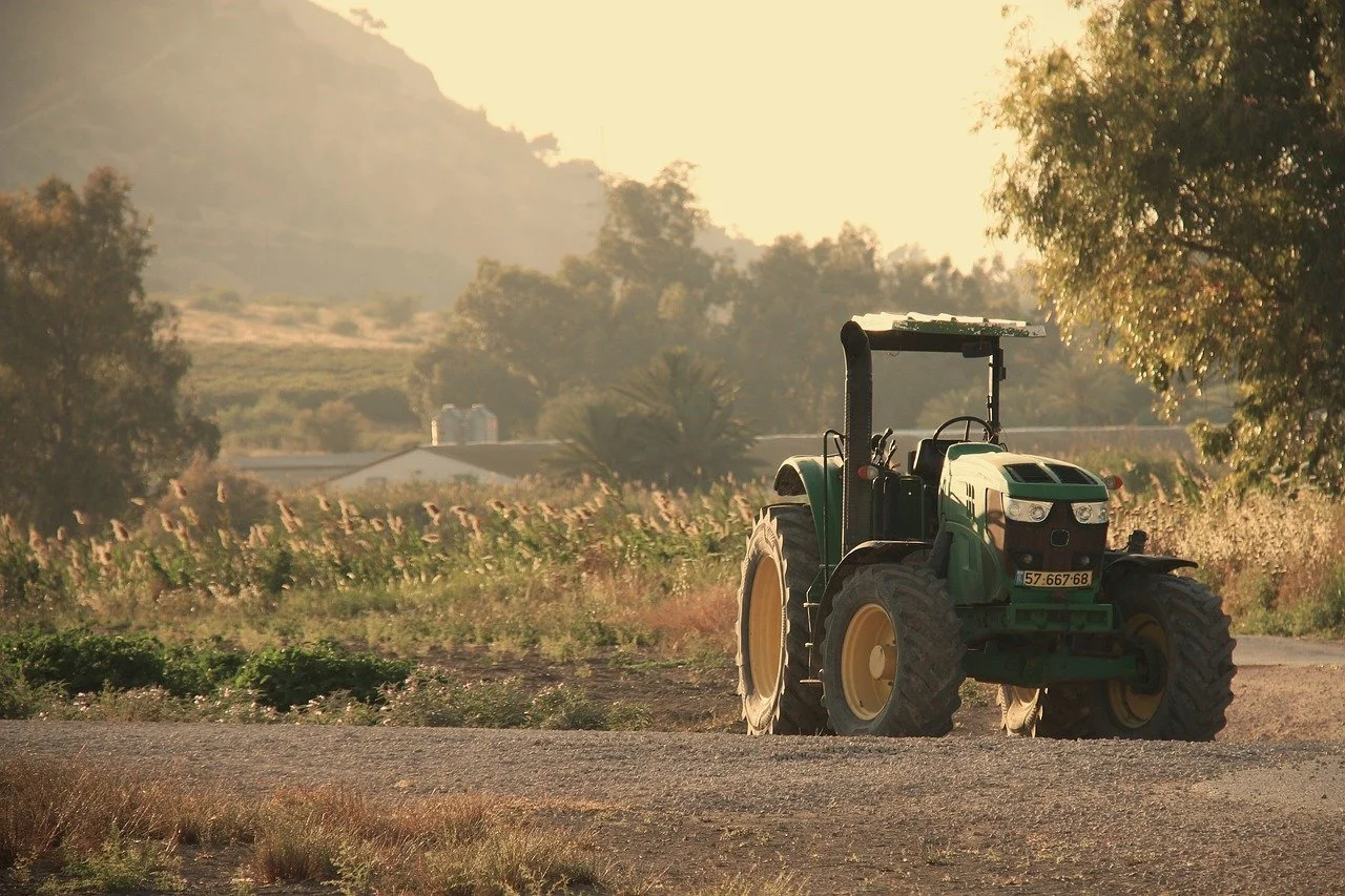 tractor-9779346_1280.jpg