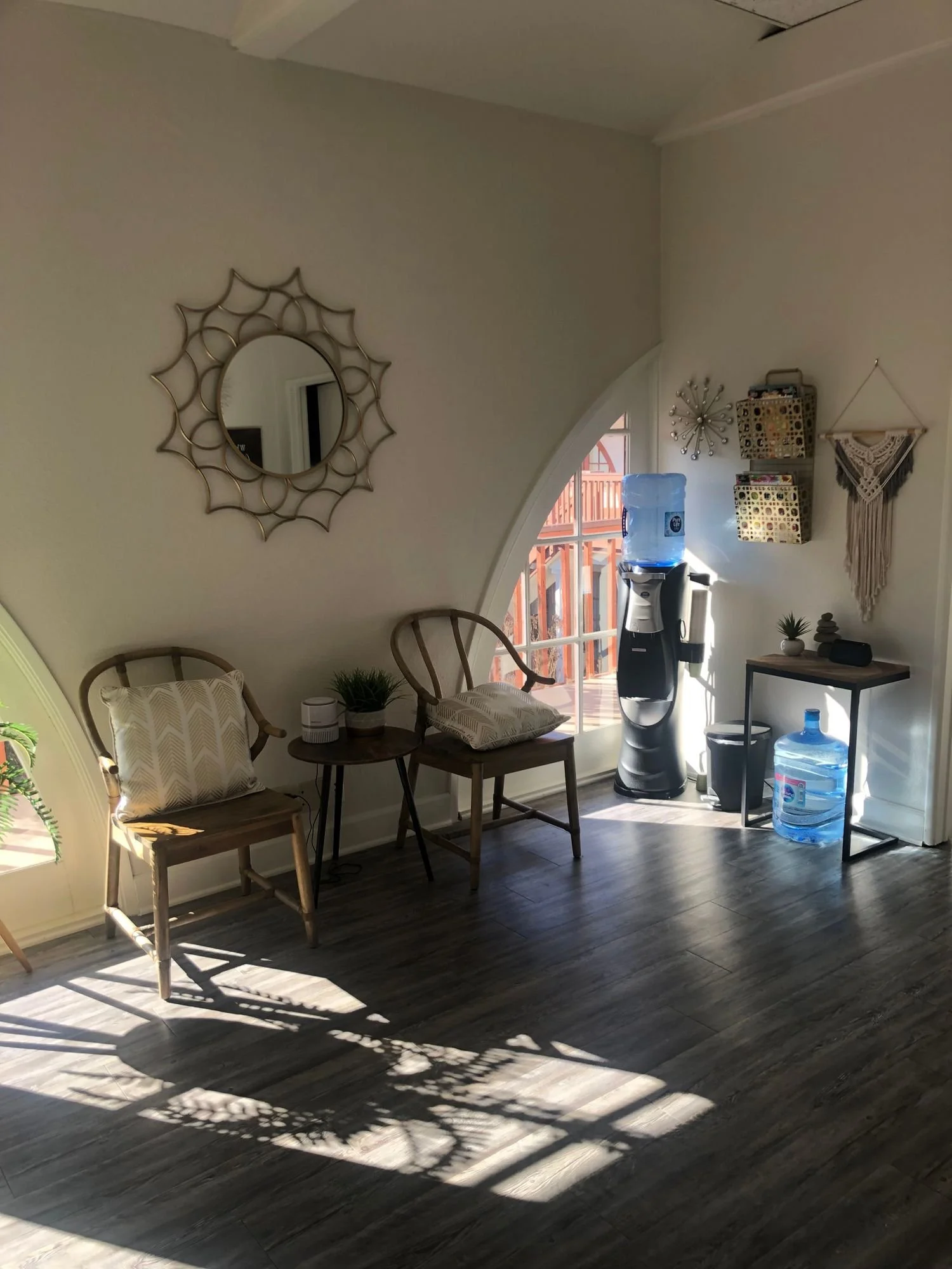 Therapy for women healing from anxiety, depression, narcissistic abuse, emotionally immature or absent parents, and family addiction. In-person and online throughout southern California and online in South Carolina.
