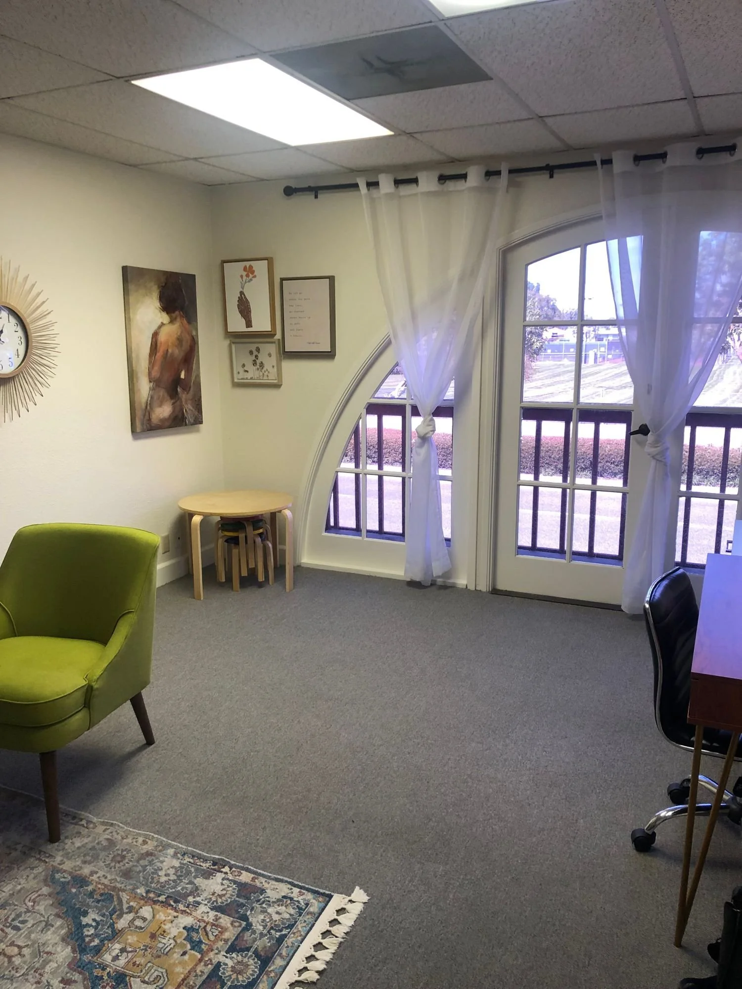 Therapy for women healing from anxiety, depression, narcissistic abuse, emotionally immature or absent parents, and family addiction. In-person and online throughout southern California and online in South Carolina.