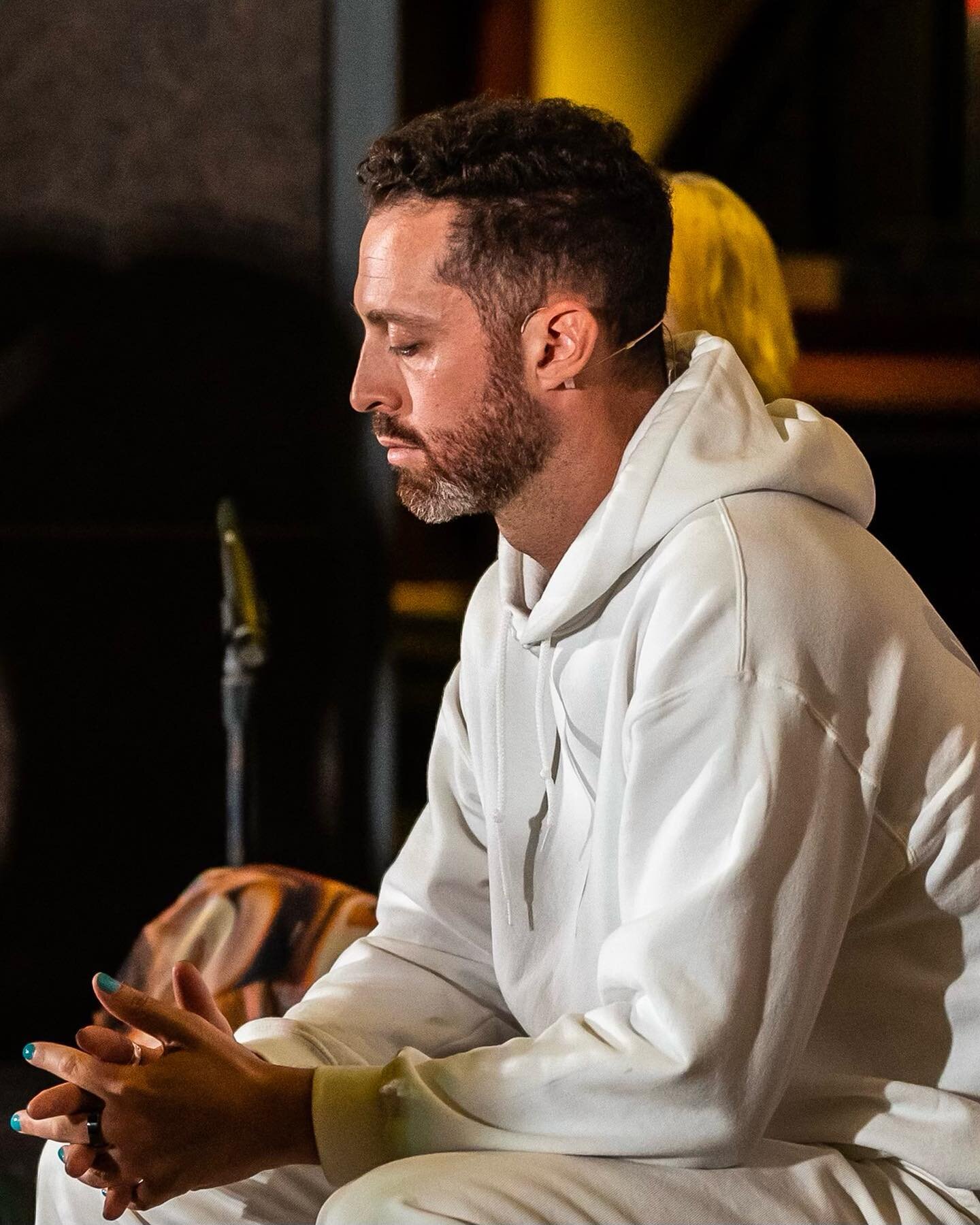This is @jesseisrael &mdash; he&rsquo;s the founder of The Big Quiet. If you joined us on tour this 🍁 fall, he hosted the event and led the breathwork &amp; meditation.

Named &quot;The Meditation Expert&quot; by The New York Times, Jesse has led so