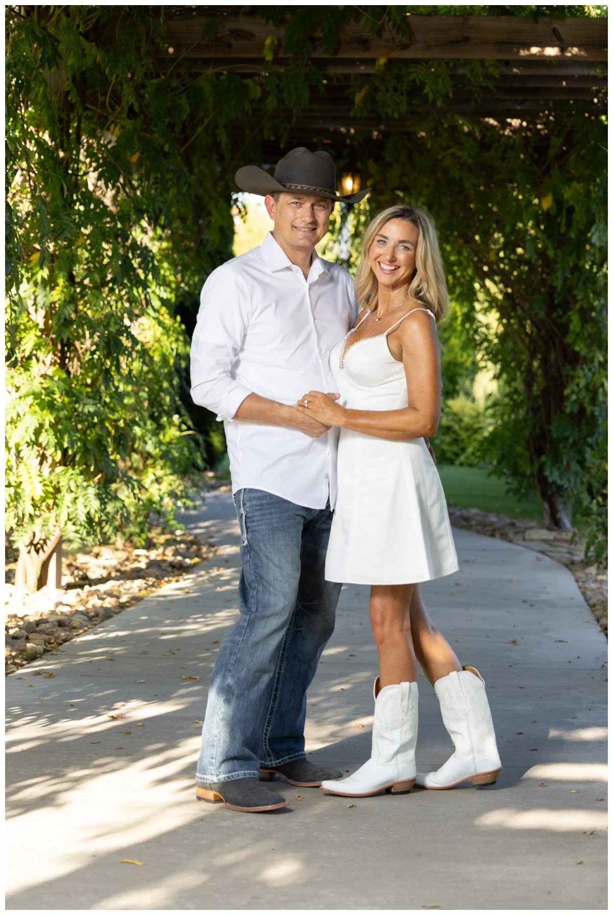 Spinning Leaf Farms Engagement Photos - 9.jpg