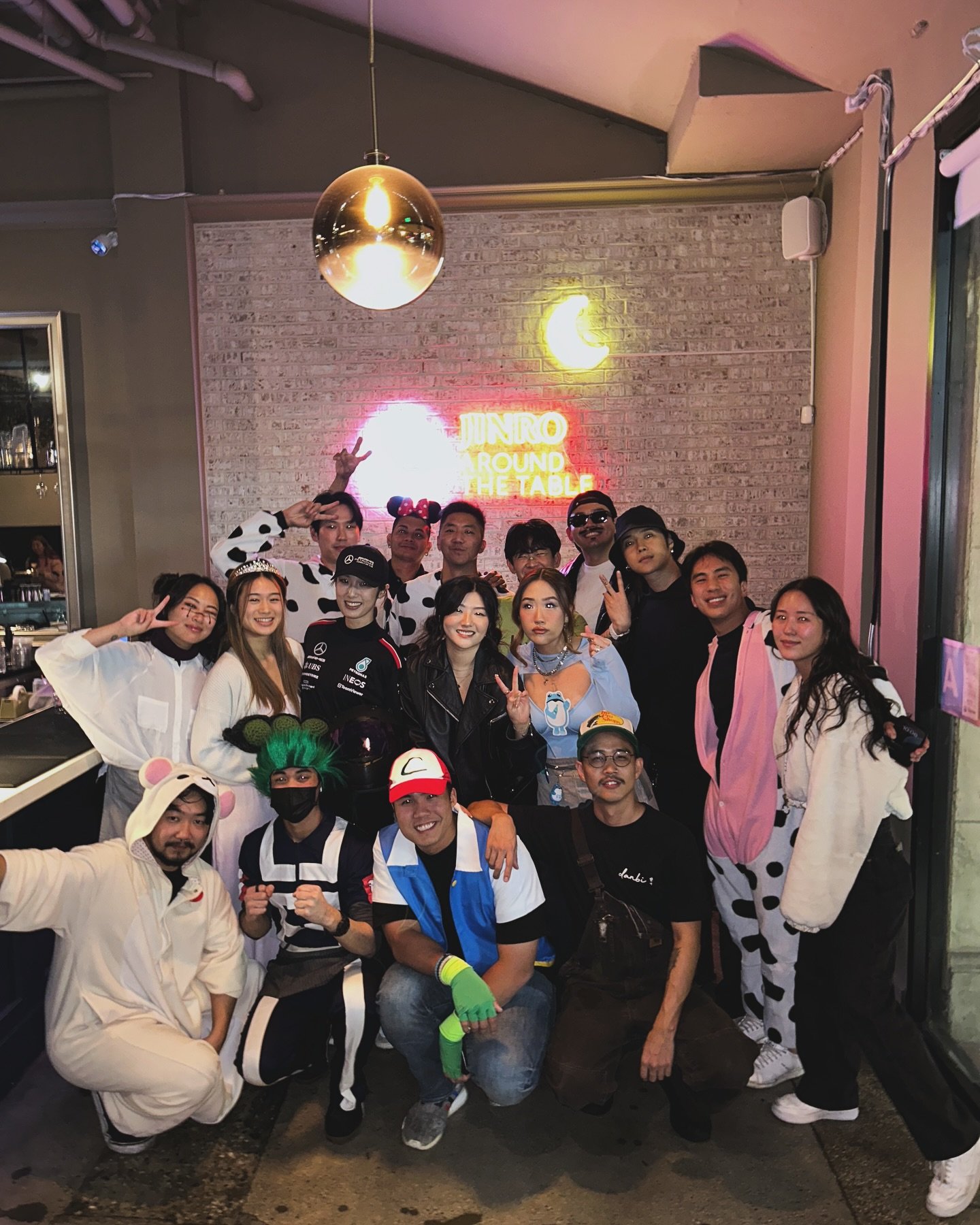 In da clurb, we all fam 😗