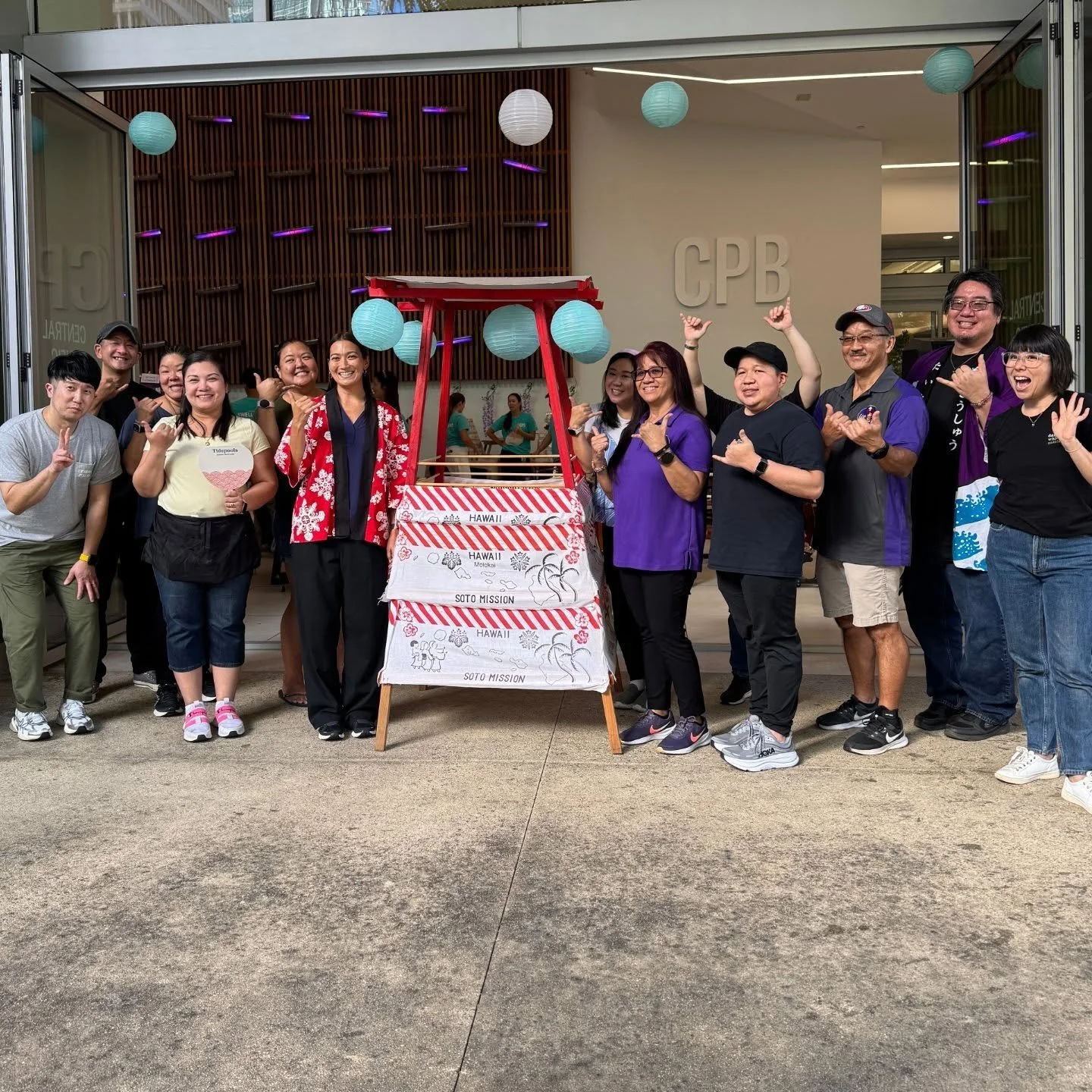 Last night's Obon Festival at Central Pacific Bank was a success🎉 The event featured taiko drumming, lion dancers, a variety of food and crafts, and the traditional bon dance💜It provided an excellent opportunity to meet the awesome vendors, see bot