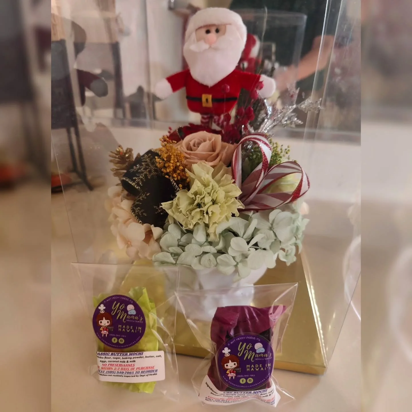 It was a pleasure to provide the desserts for the Annual Christmas Luncheon for the tenants in one of the Downtown Honolulu buildings. Thank you to one of the tenants for sending the first pic. Happy Holidays!🎄🎉☃️
.
.
#staffappreciation ##grateful 