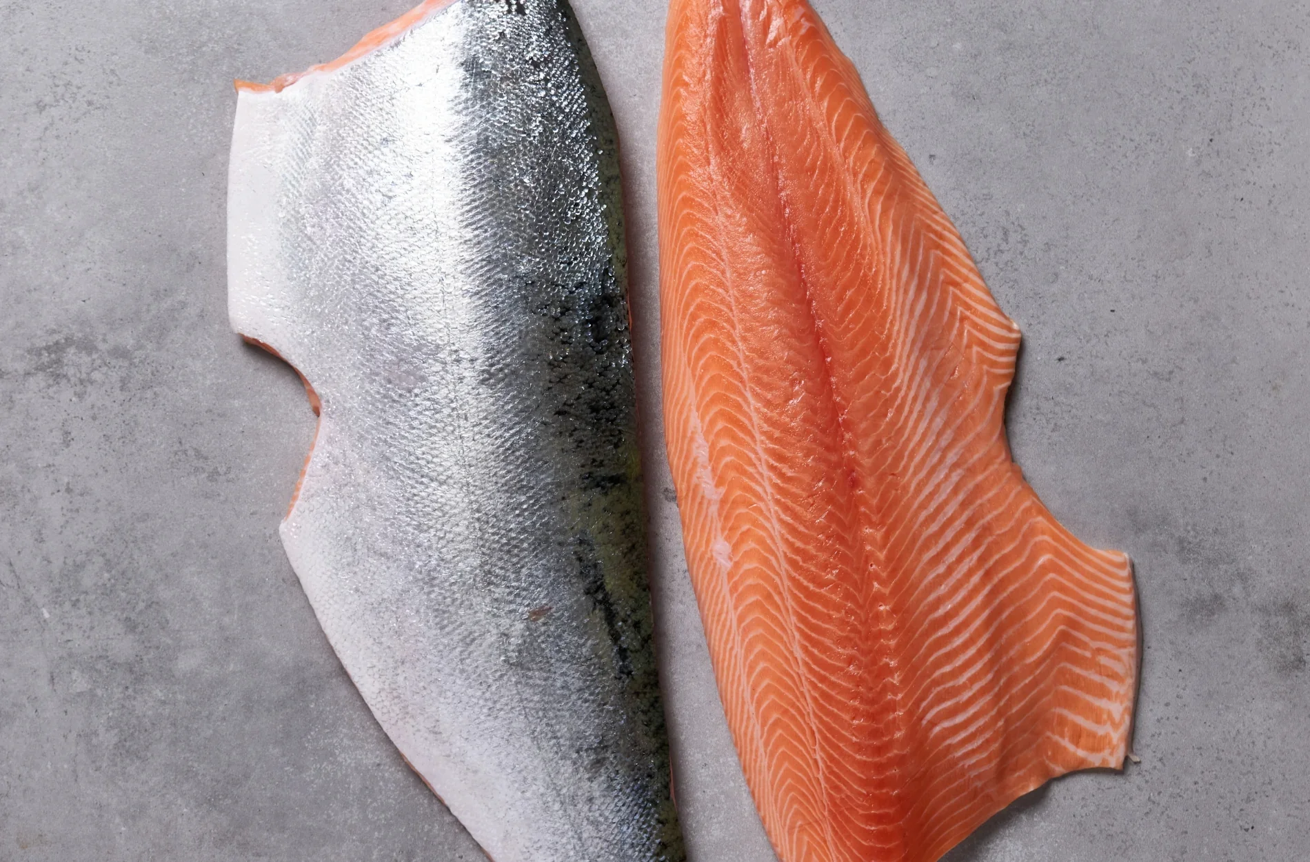 double-image_of-fresh-salmon-fillets-southern_skin-side-and-inside-seafood-products.webp