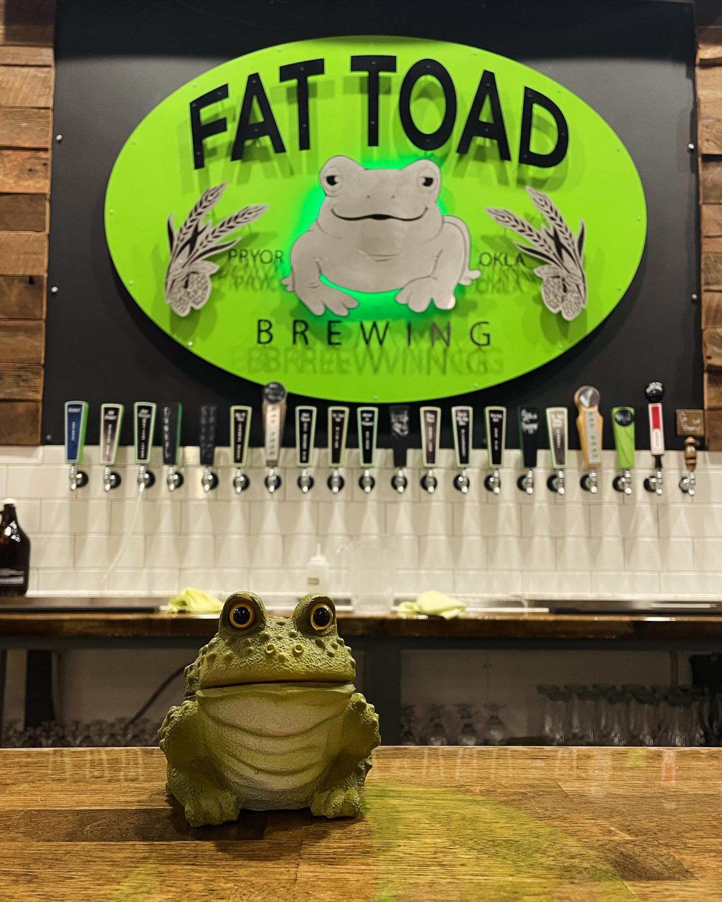 Question: When traveling, what do we always need do? 
Answer: Try the recommended local brewery 😍

🍻Thank you to @fattoadbrewing for the delicious beers, great food, and awesome service. We&rsquo;re already looking forward to our next time back in 