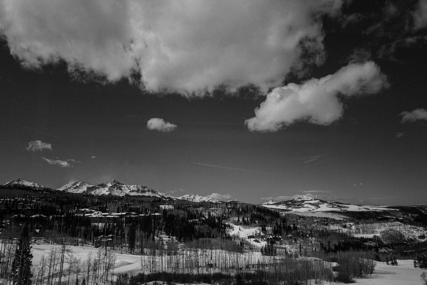 I love all the seasons in Telluride ♡
.
.
#leica #leicaphotography #leicaworld #leicacamera #telluride #tellurideco #ski #bwphotographer #blackandwhitephotography #photographer #photojournalism
