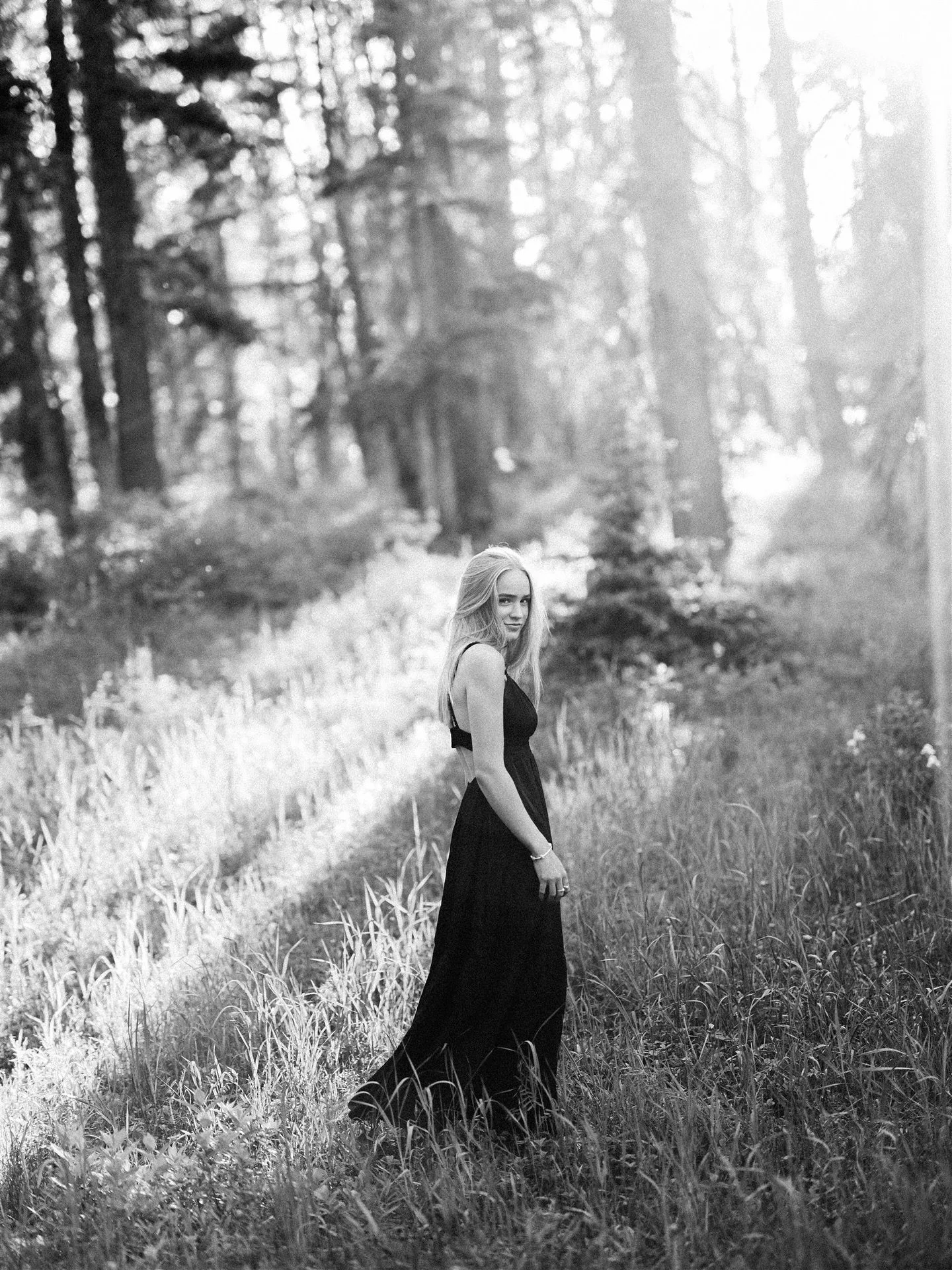 𝑔𝑟𝑎𝑐𝑒&bull; 𝑣𝑜𝑙𝑢𝑚𝑒 𝑜𝑛𝑒 &bull; 𝑐ℎ𝑎𝑝𝑡𝑒𝑟 l &bull; &hearts;︎
❣︎ 𝑙𝑖𝑔ℎ𝑡 𝑙𝑜𝑣𝑒 ❣︎
.
.
.
.
.
.
.
#classof2026 #photography #fujifilm #blackandwhitephotography #photographer #bwphotography #blackandwhitephoto #lightlover #lightchase