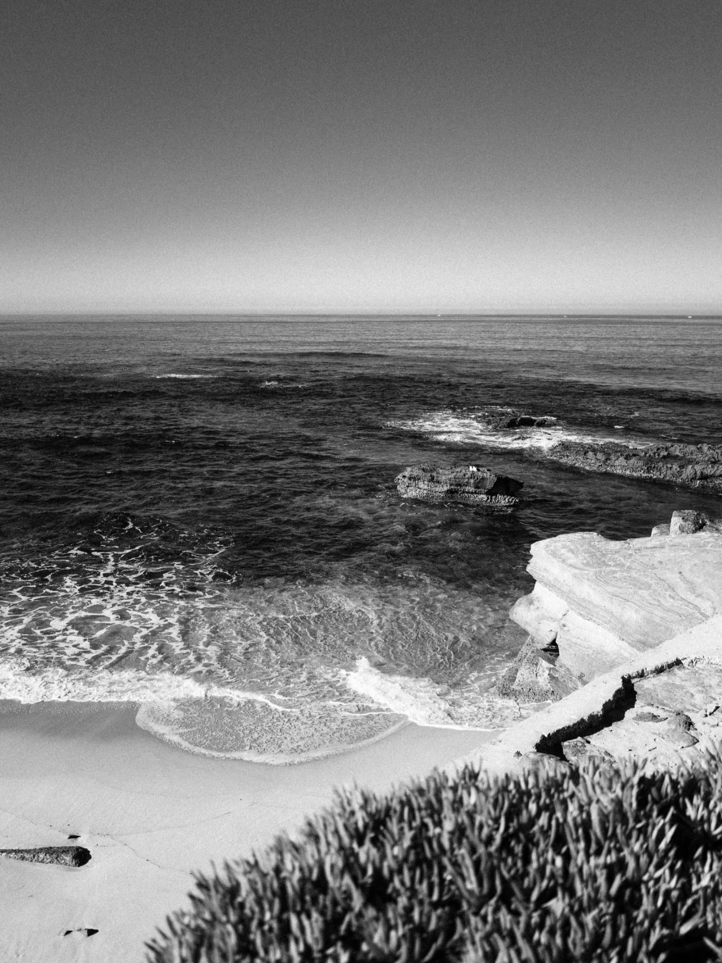 𝑦𝑢𝑔𝑒𝑛 &bull; Yūgen (幽玄) (n) &bull; an important concept in traditional Japanese aesthetics&hellip;an awareness of the Universe that triggers emotional responses too deep and powerful for words &bull;
.
.
.
#leica  #leica_world #leica_camera #lei