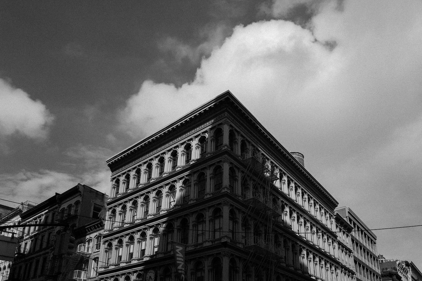 𝑛𝑦𝑐 ❣︎
.
.
.
#nyc #travel #travelphotography #newyorkcity #architecture #photographer #architecturephotography @leica_camera #leica #leicastreetphotography #leicaphoto #leicaworld