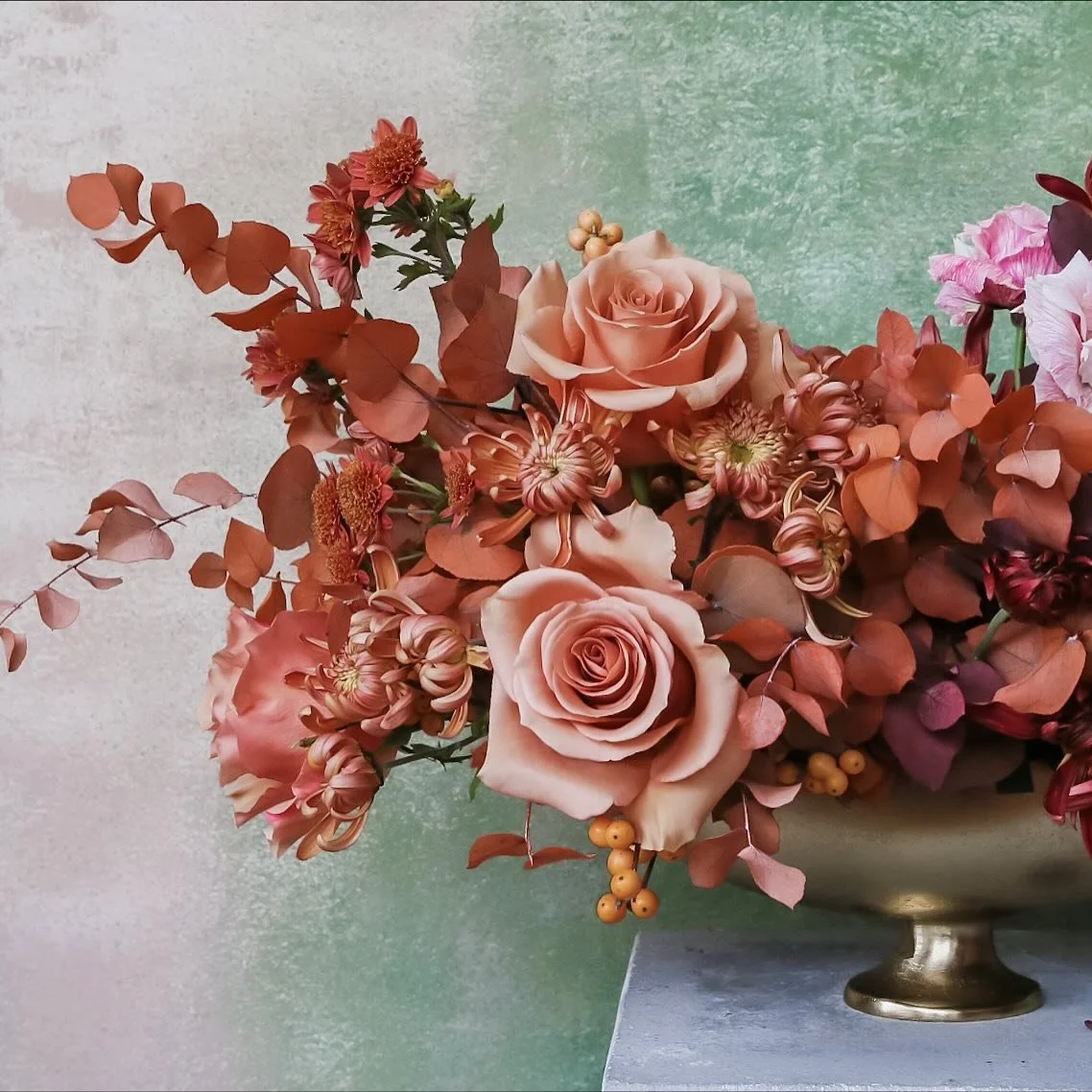 A fall color story, my favorite season...🍁🍂
Vessel @accentdecorinc
Flowers @thefloralreserve